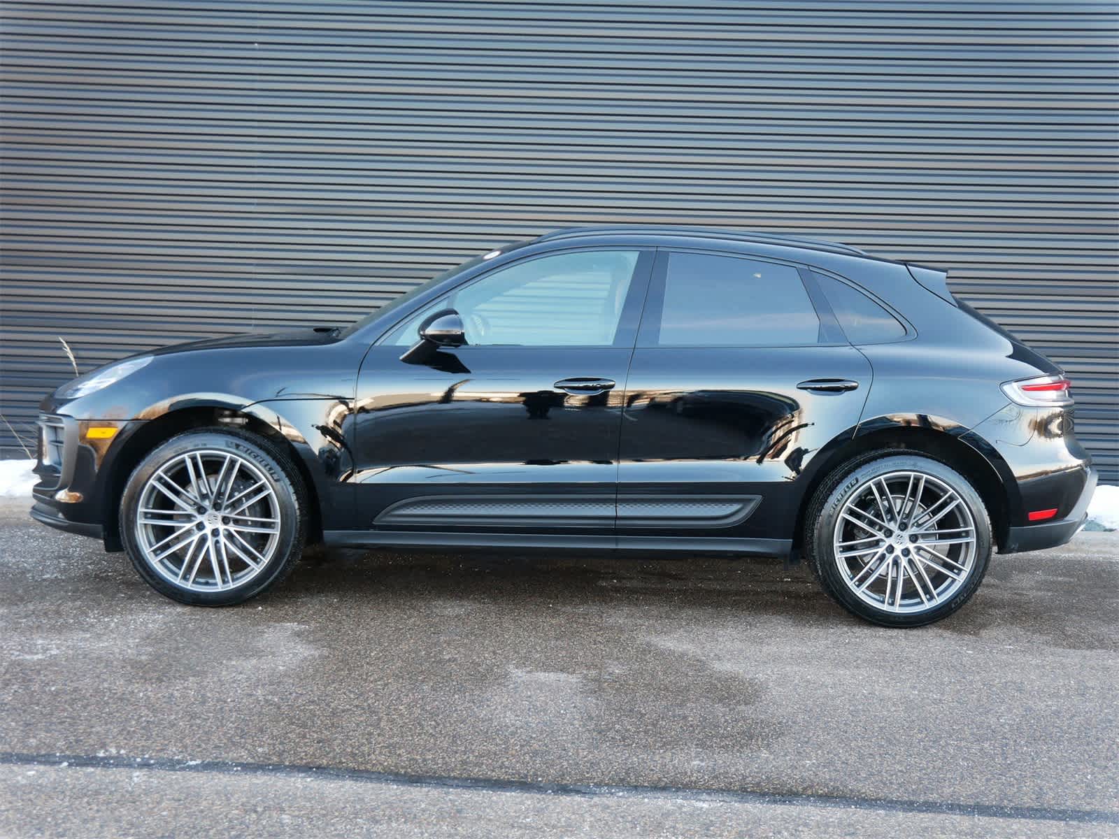 Thumbnail: 2025 Porsche Macan - 2