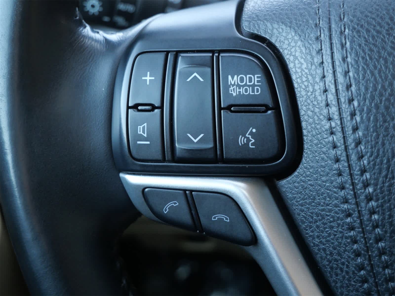 Thumbnail: 2017 Toyota Highlander - 17