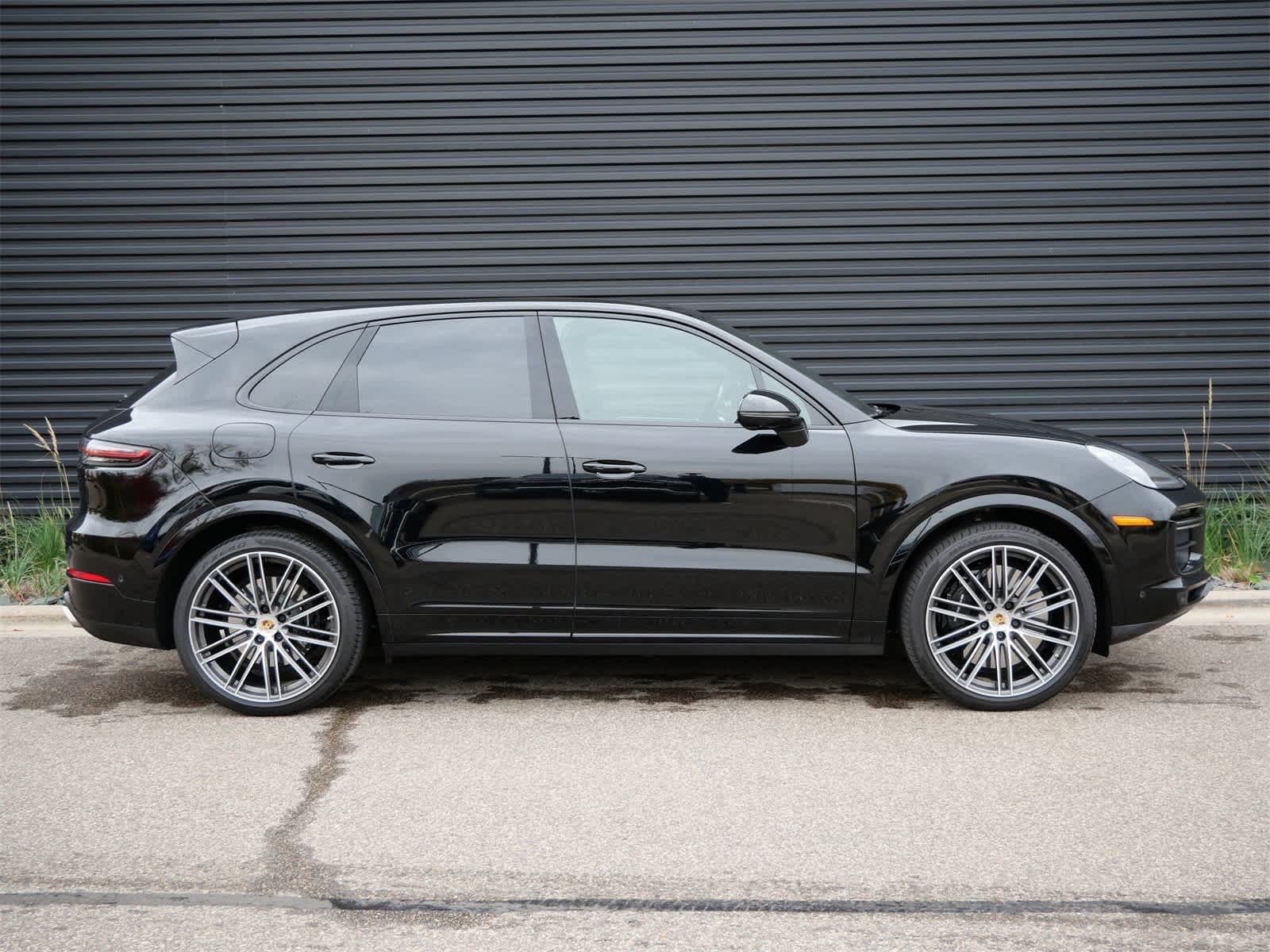 Thumbnail: 2022 Porsche Cayenne - 26