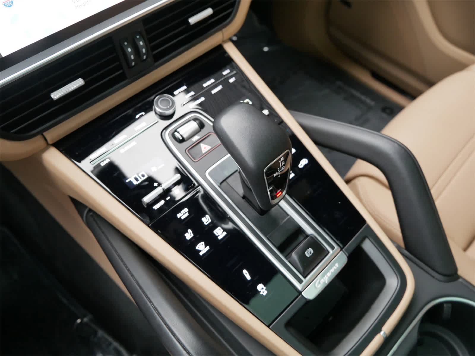 Thumbnail: 2022 Porsche Cayenne - 15