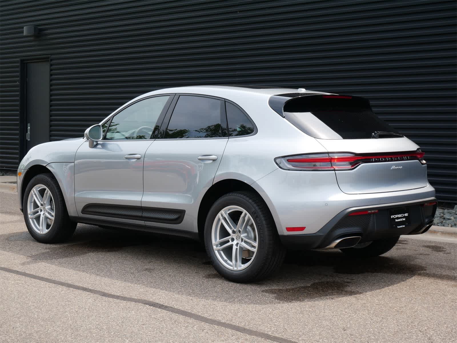Thumbnail: 2025 Porsche Macan - 3