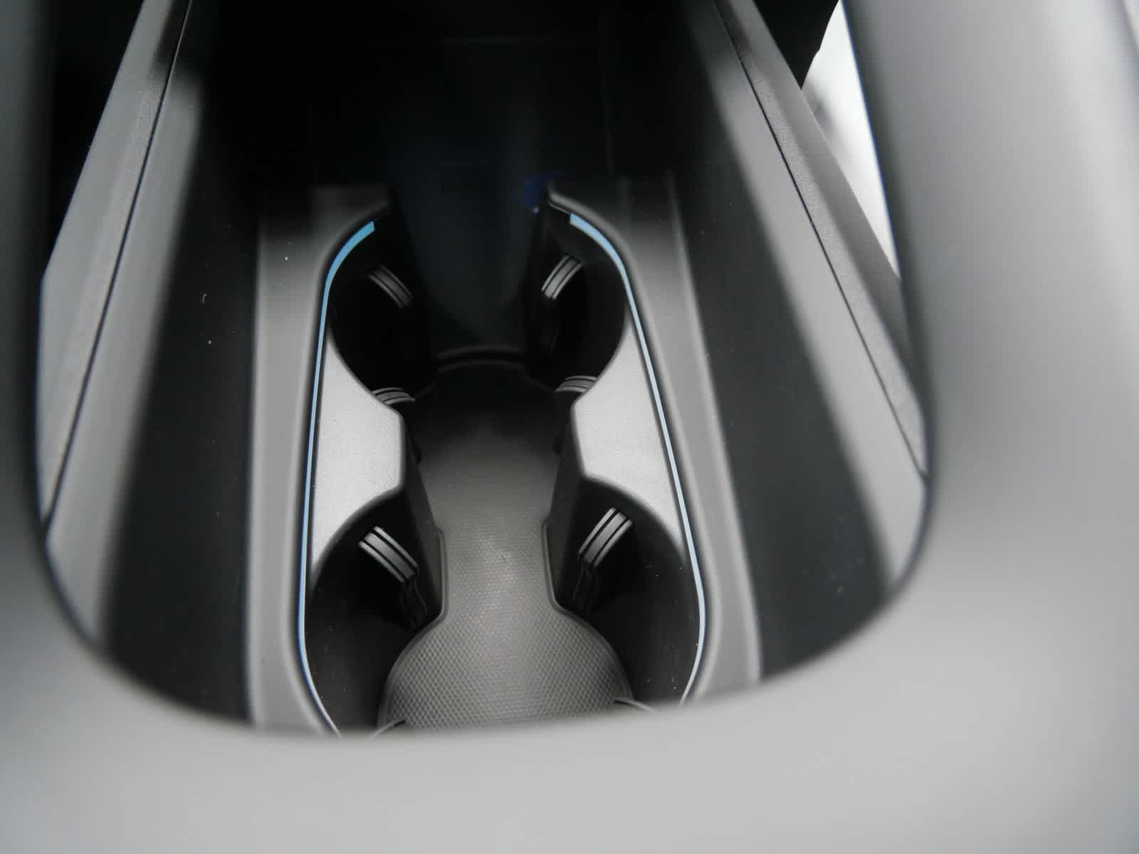 Thumbnail: 2026 Porsche Macan - 14