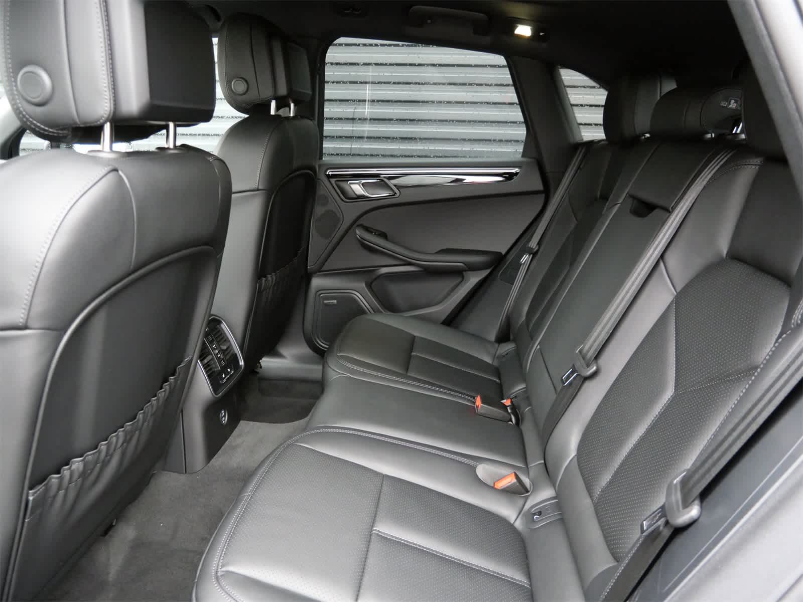 Thumbnail: 2026 Porsche Macan - 6