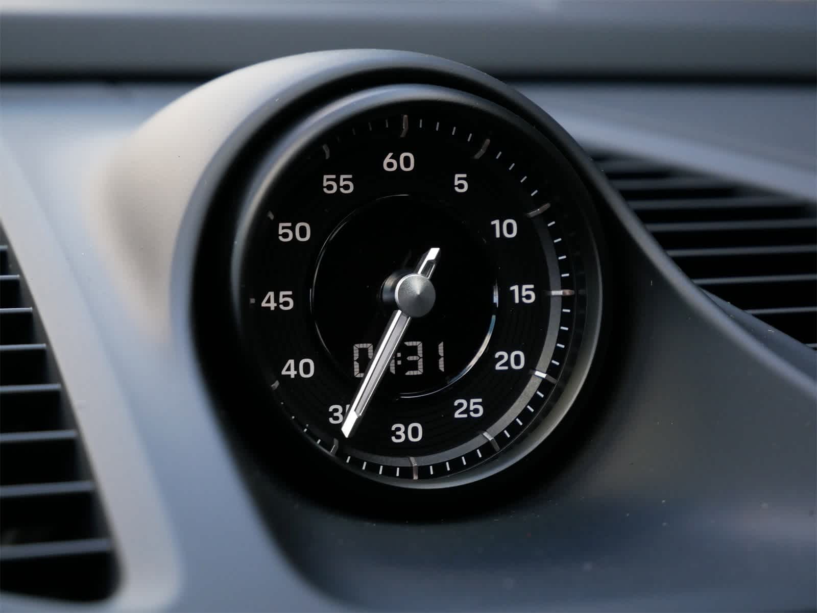 Thumbnail: 2025 Porsche Macan - 14