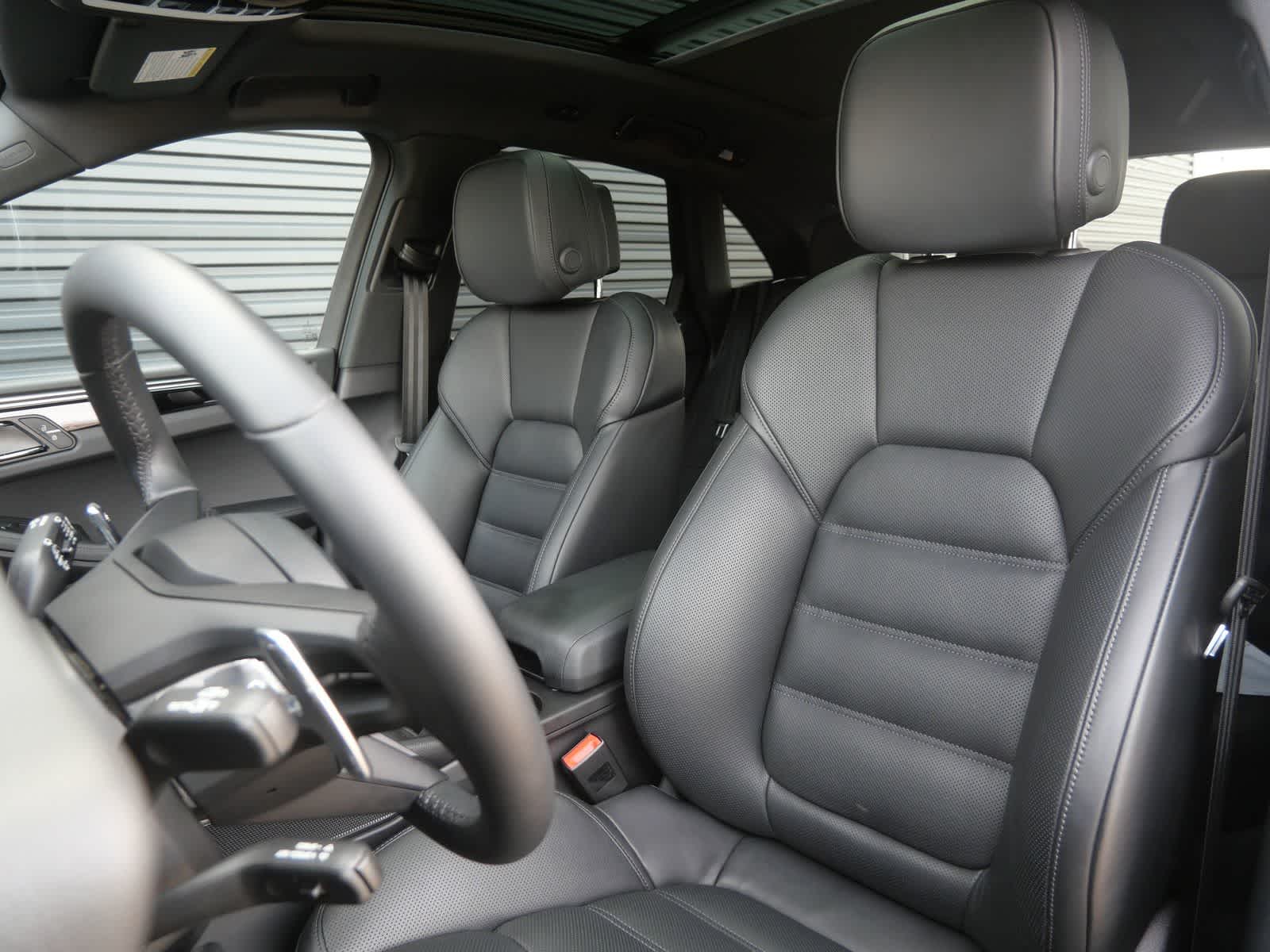 Thumbnail: 2026 Porsche Macan - 5