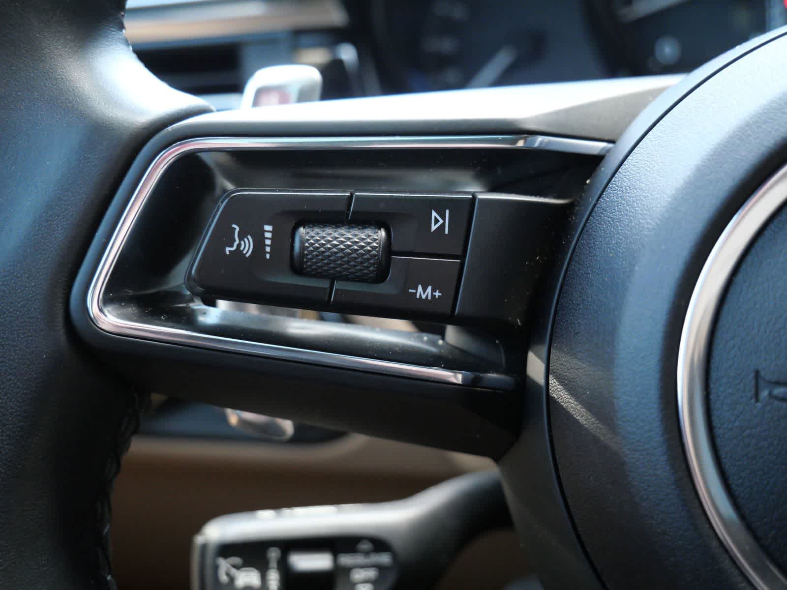 Thumbnail: 2024 Porsche Macan - 23