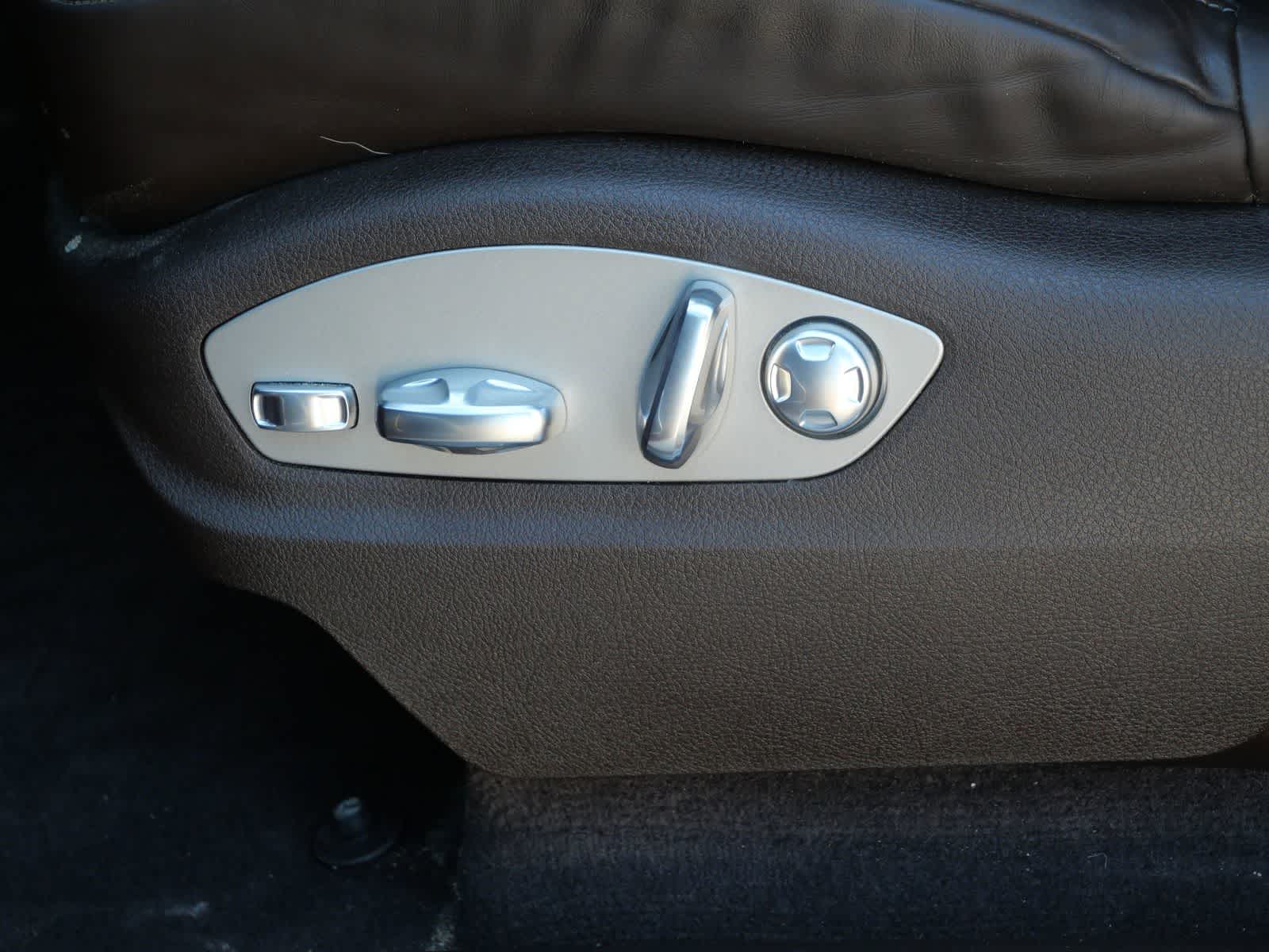 Thumbnail: 2021 Porsche Macan - 10