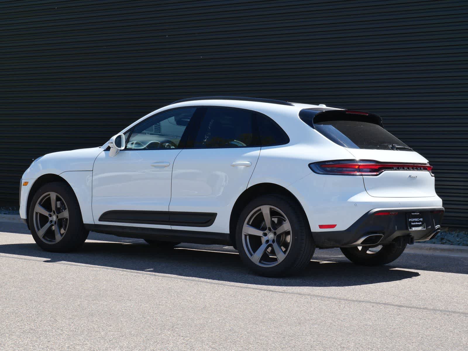 Thumbnail: 2025 Porsche Macan - 3