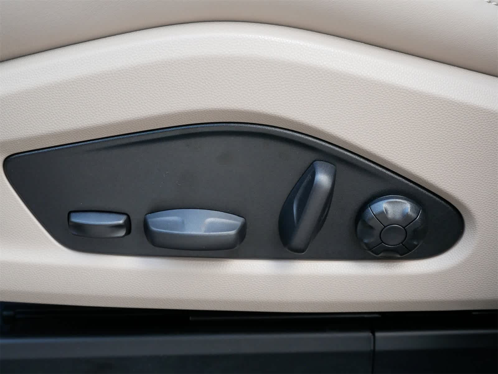 Thumbnail: 2025 Porsche Macan - 11