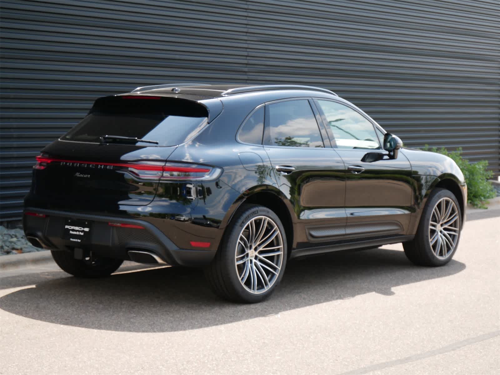 Thumbnail: 2025 Porsche Macan - 26