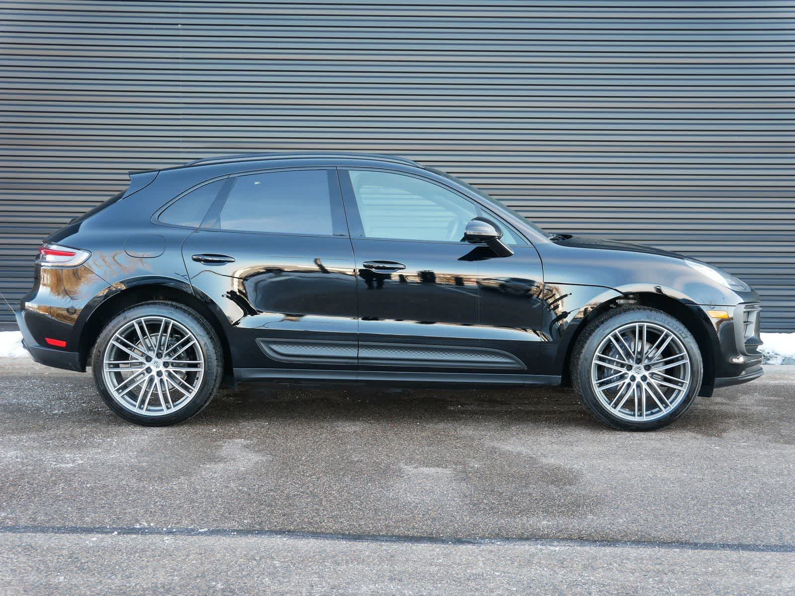 Thumbnail: 2025 Porsche Macan - 24
