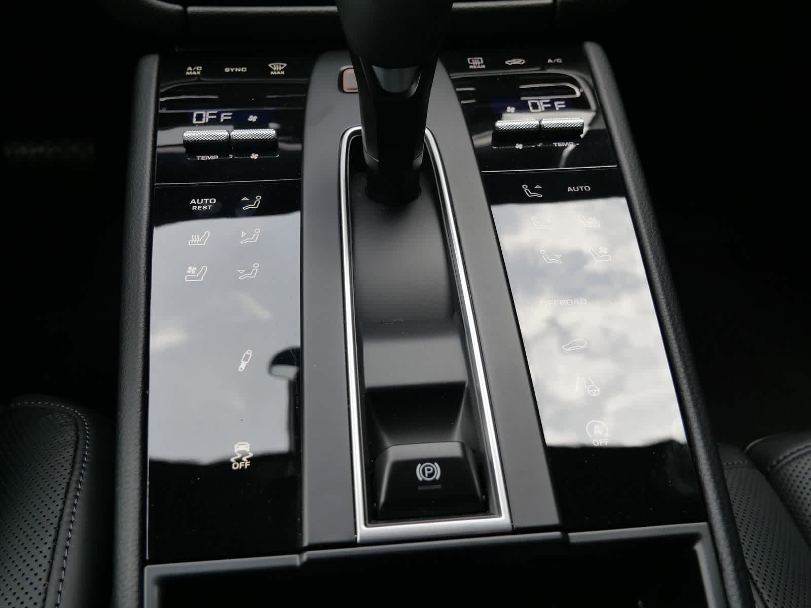 Thumbnail: 2026 Porsche Macan - 16
