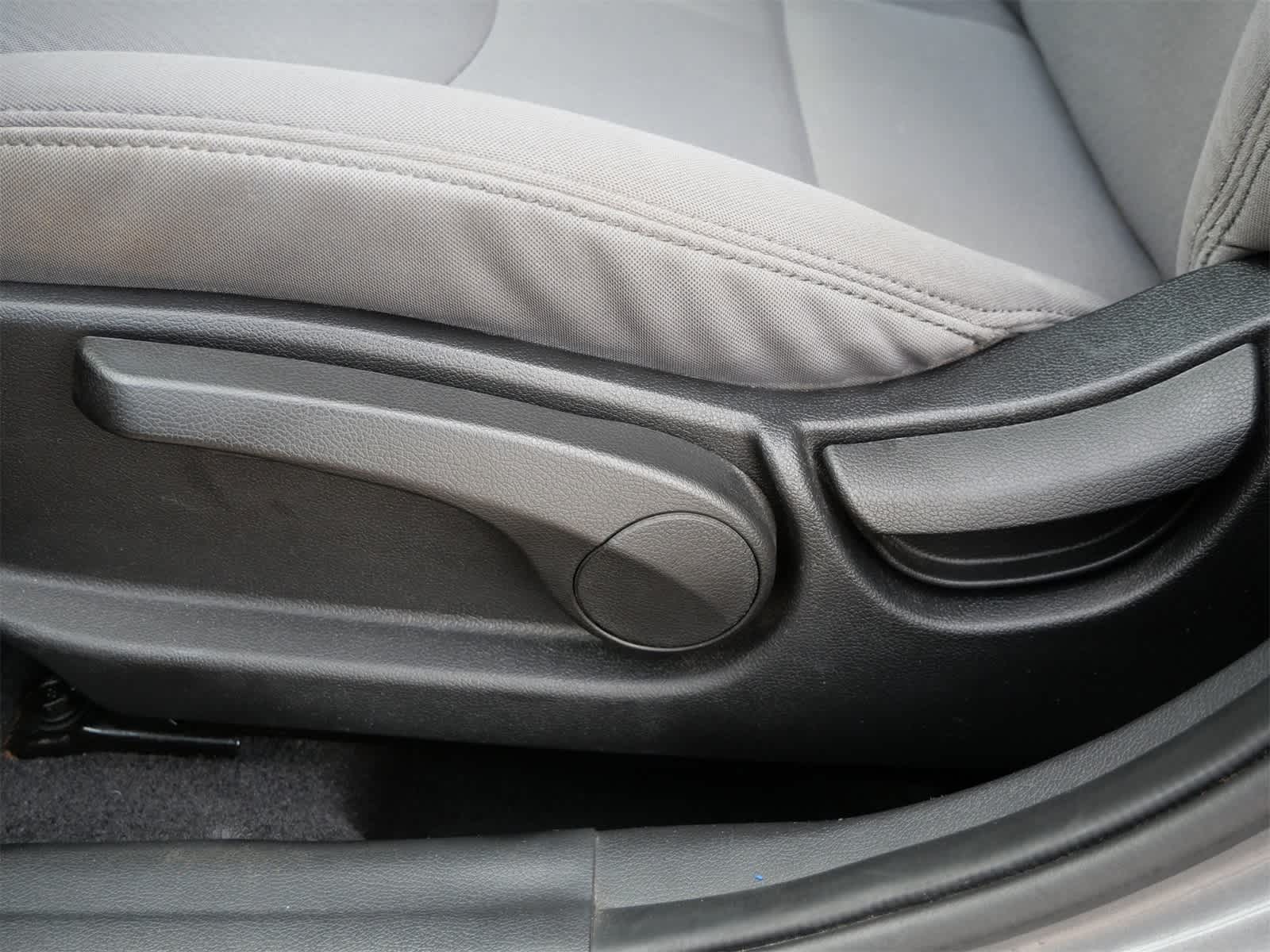Thumbnail: 2013 Hyundai Elantra - 11