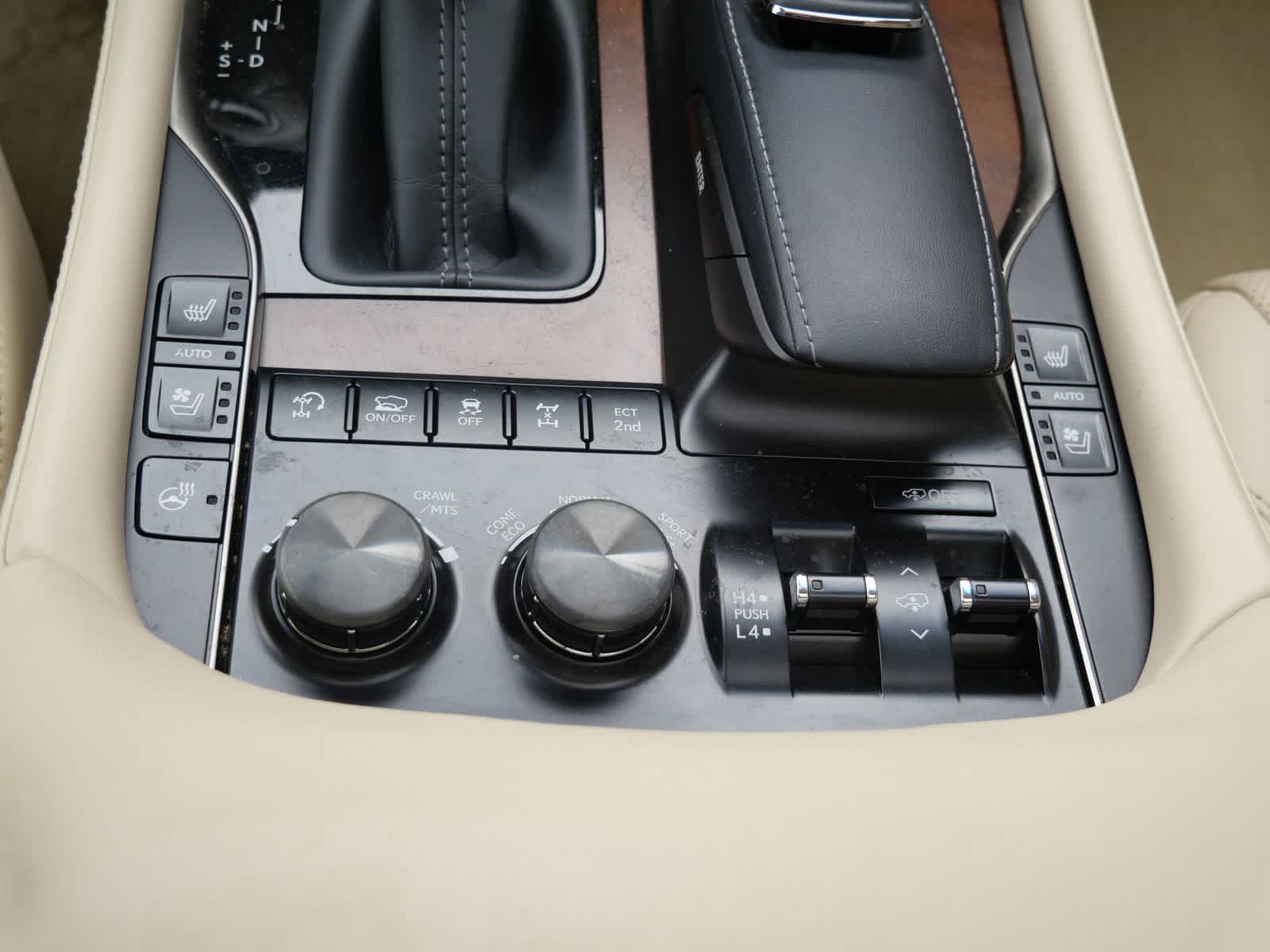 Thumbnail: 2021 Lexus LX - 16