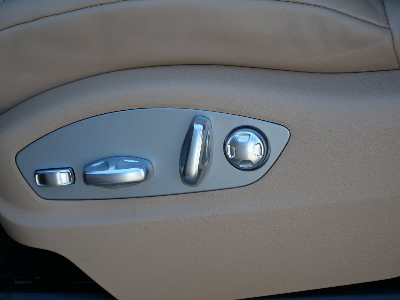 Thumbnail: 2025 Porsche Macan - 9