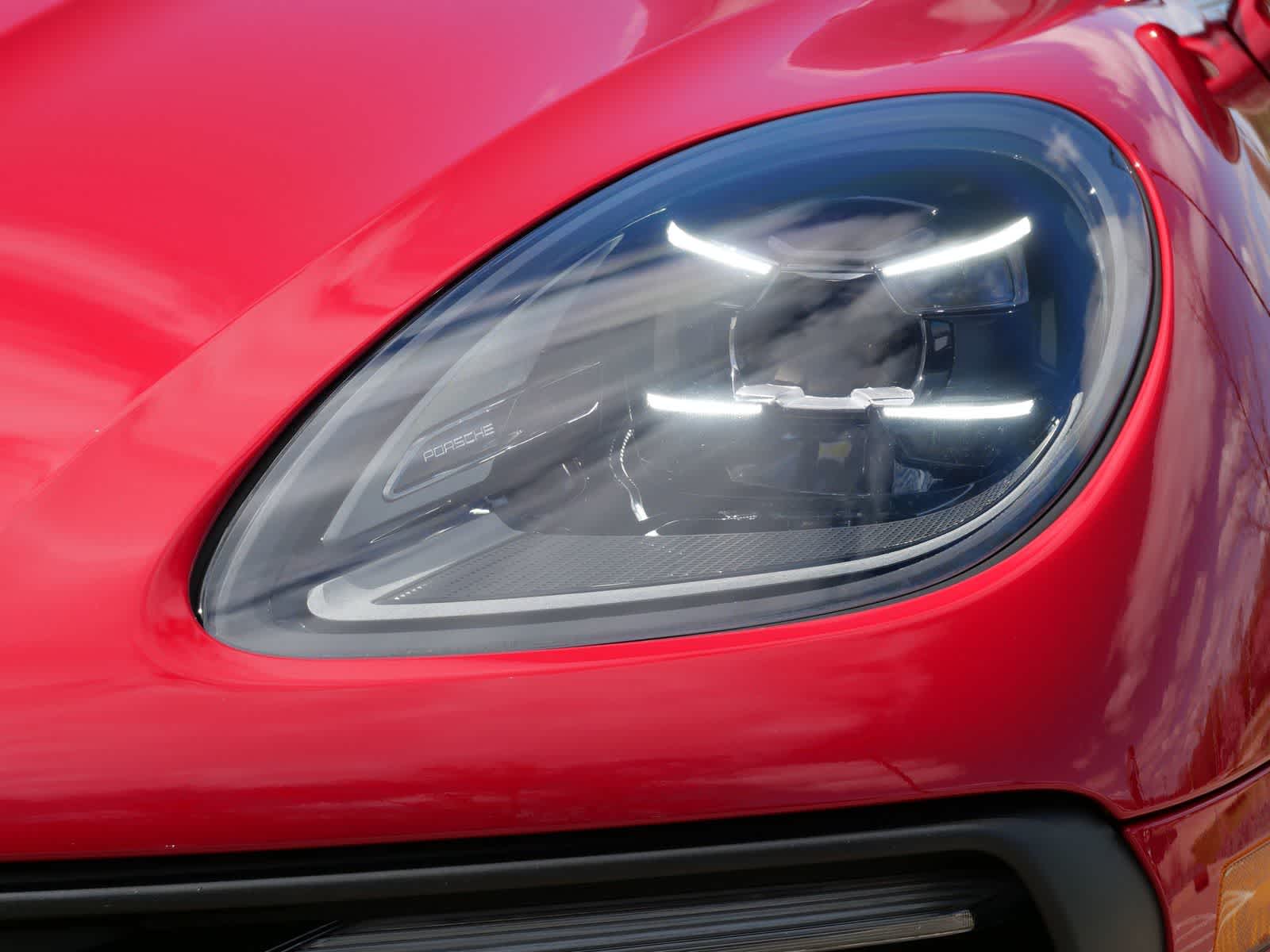 Thumbnail: 2022 Porsche Macan - 6