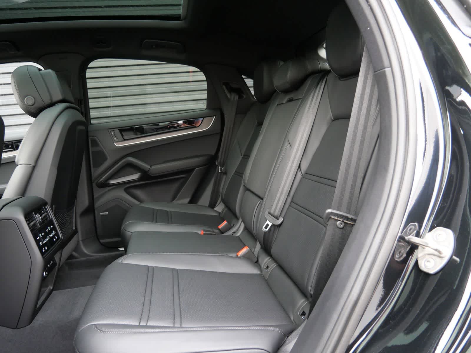 Thumbnail: 2026 Porsche Cayenne - 12
