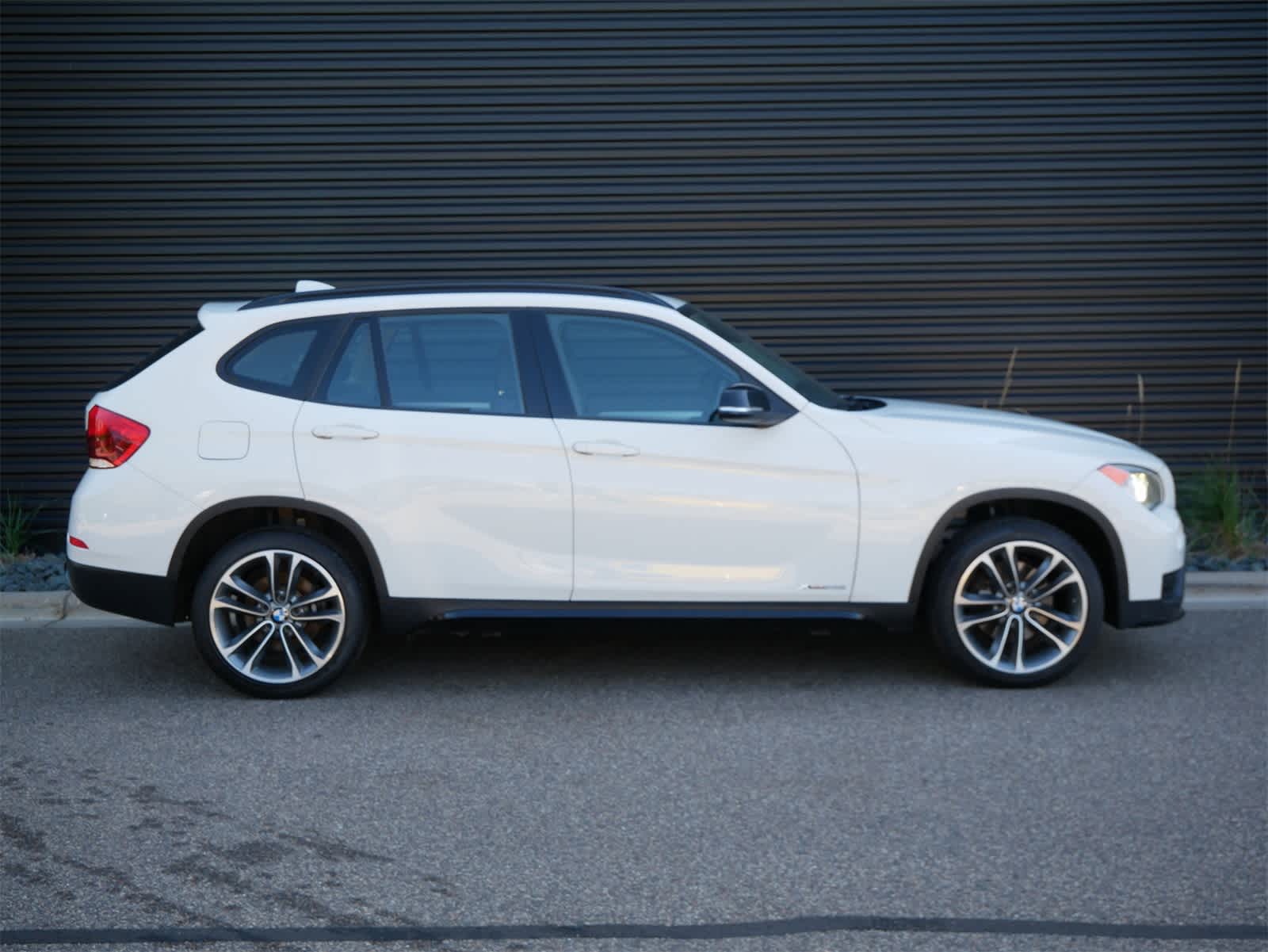 Thumbnail: 2015 BMW X1 - 26