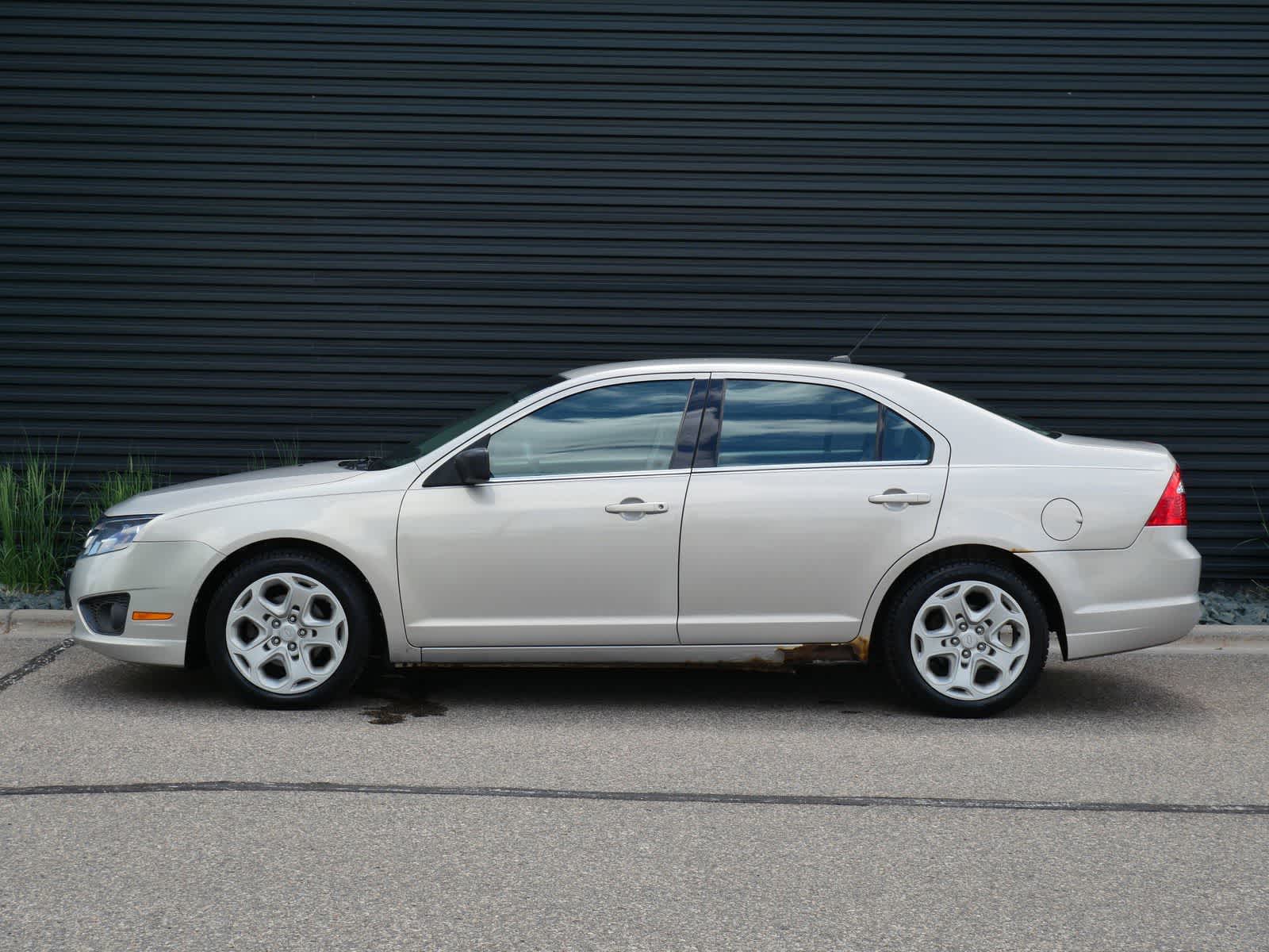 Thumbnail: 2010 Ford Fusion - 2