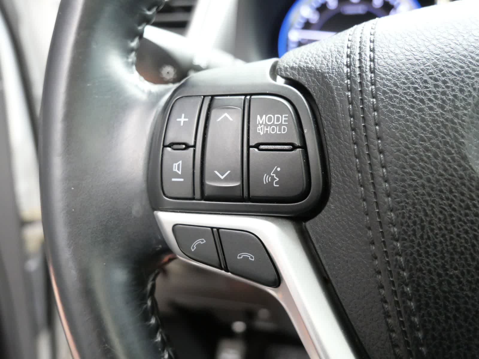 Thumbnail: 2018 Toyota Highlander - 21