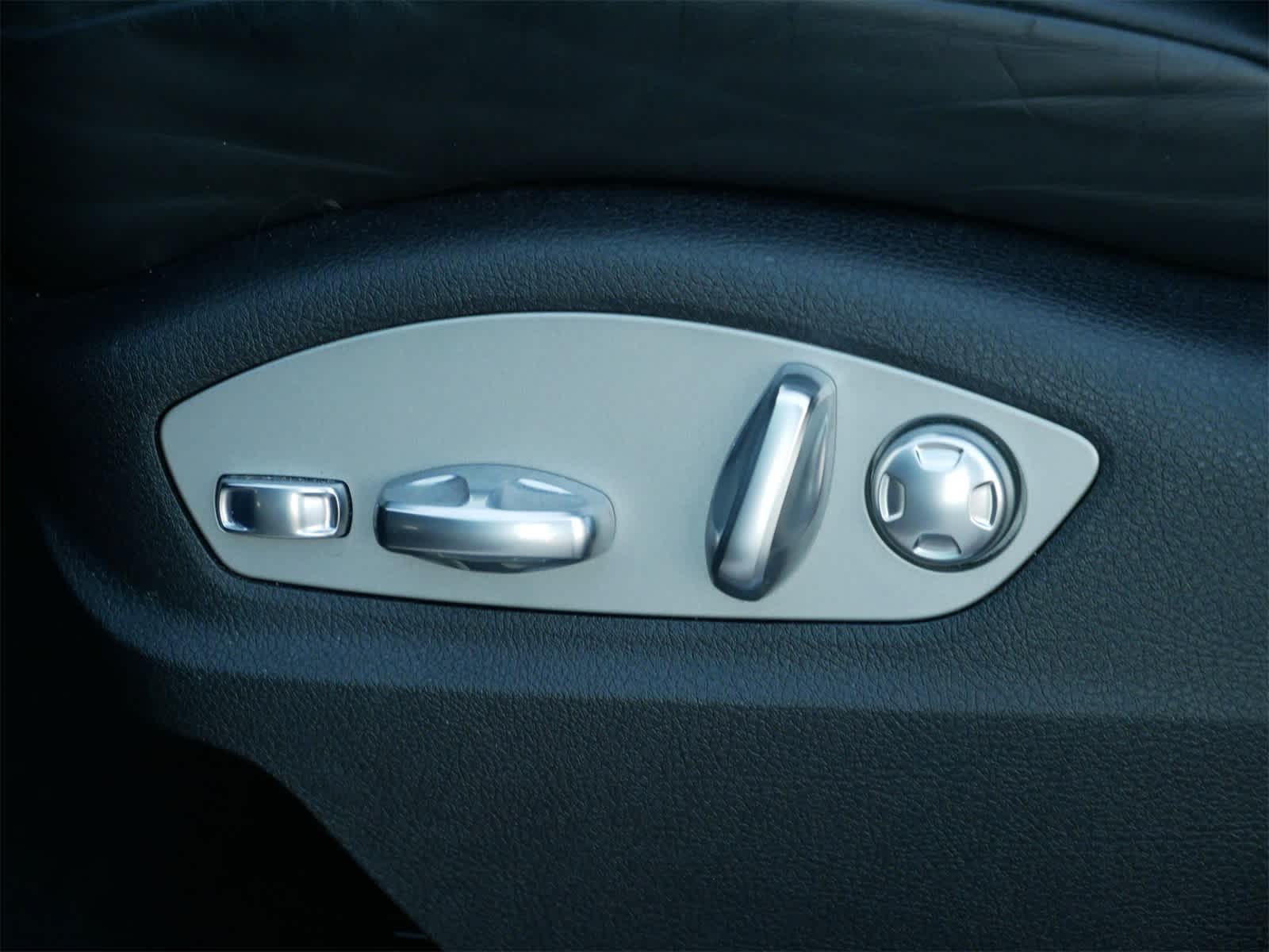 Thumbnail: 2022 Porsche Macan - 10