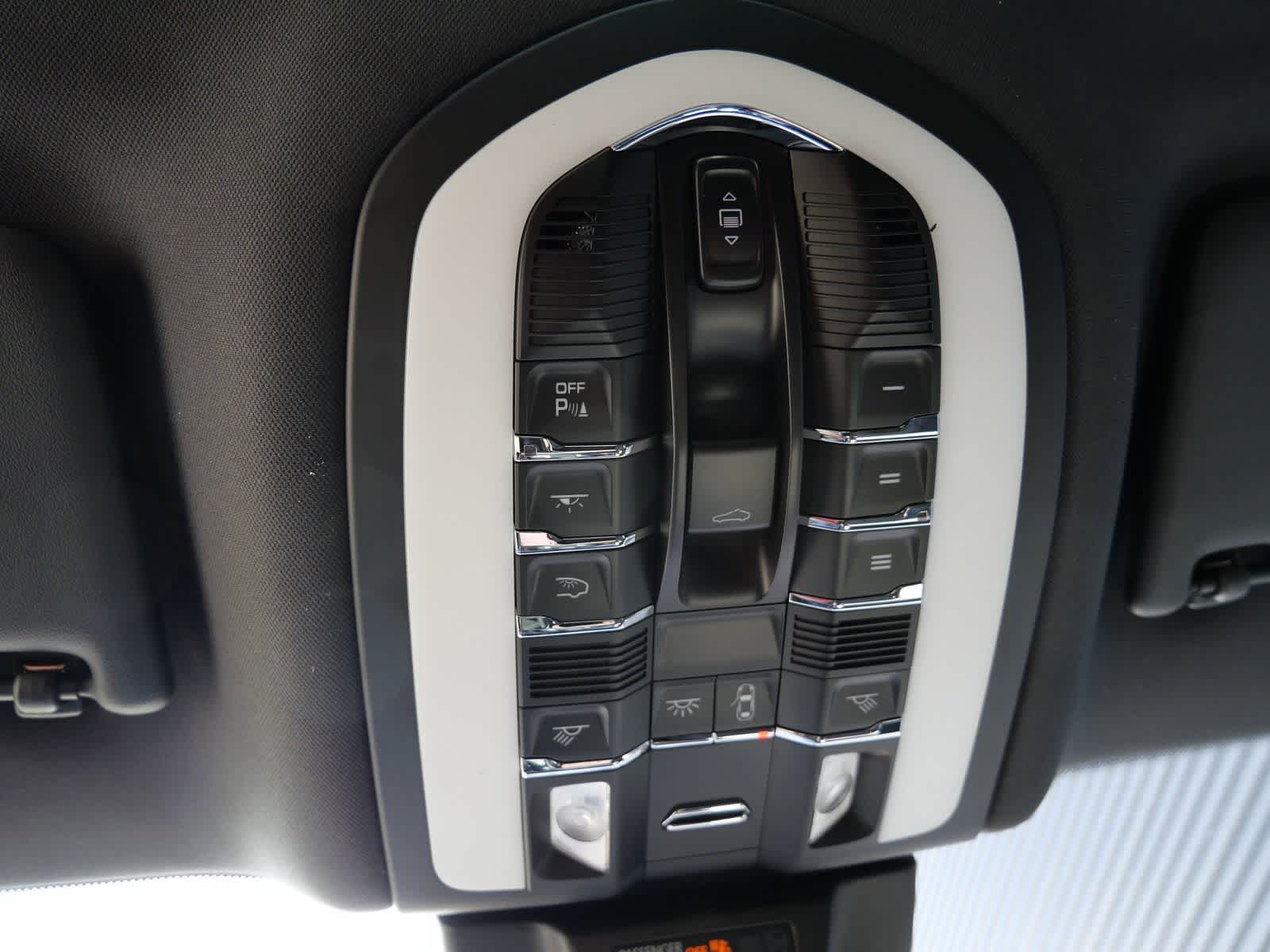 Thumbnail: 2026 Porsche Macan - 26