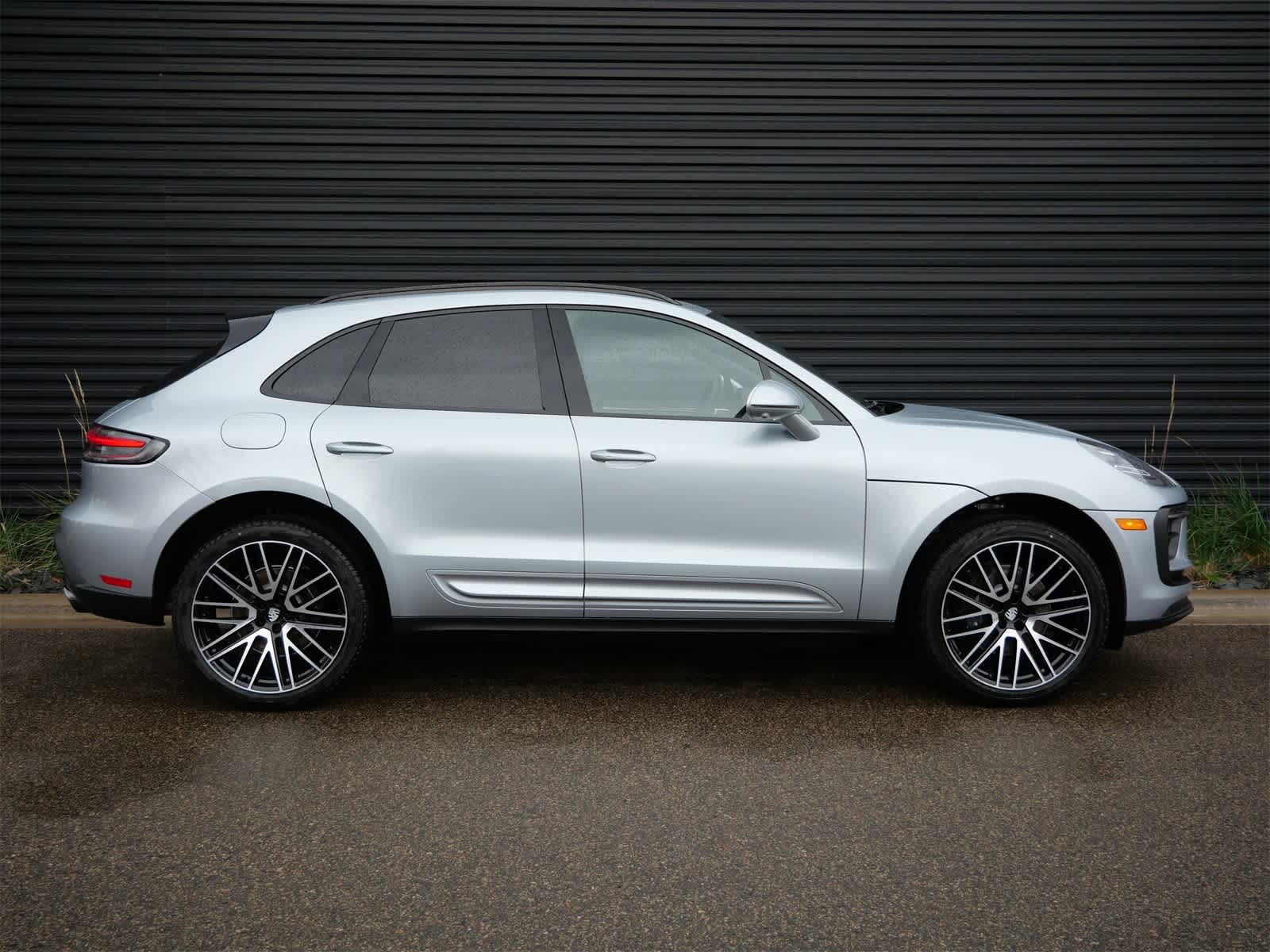 Thumbnail: 2026 Porsche Macan - 27