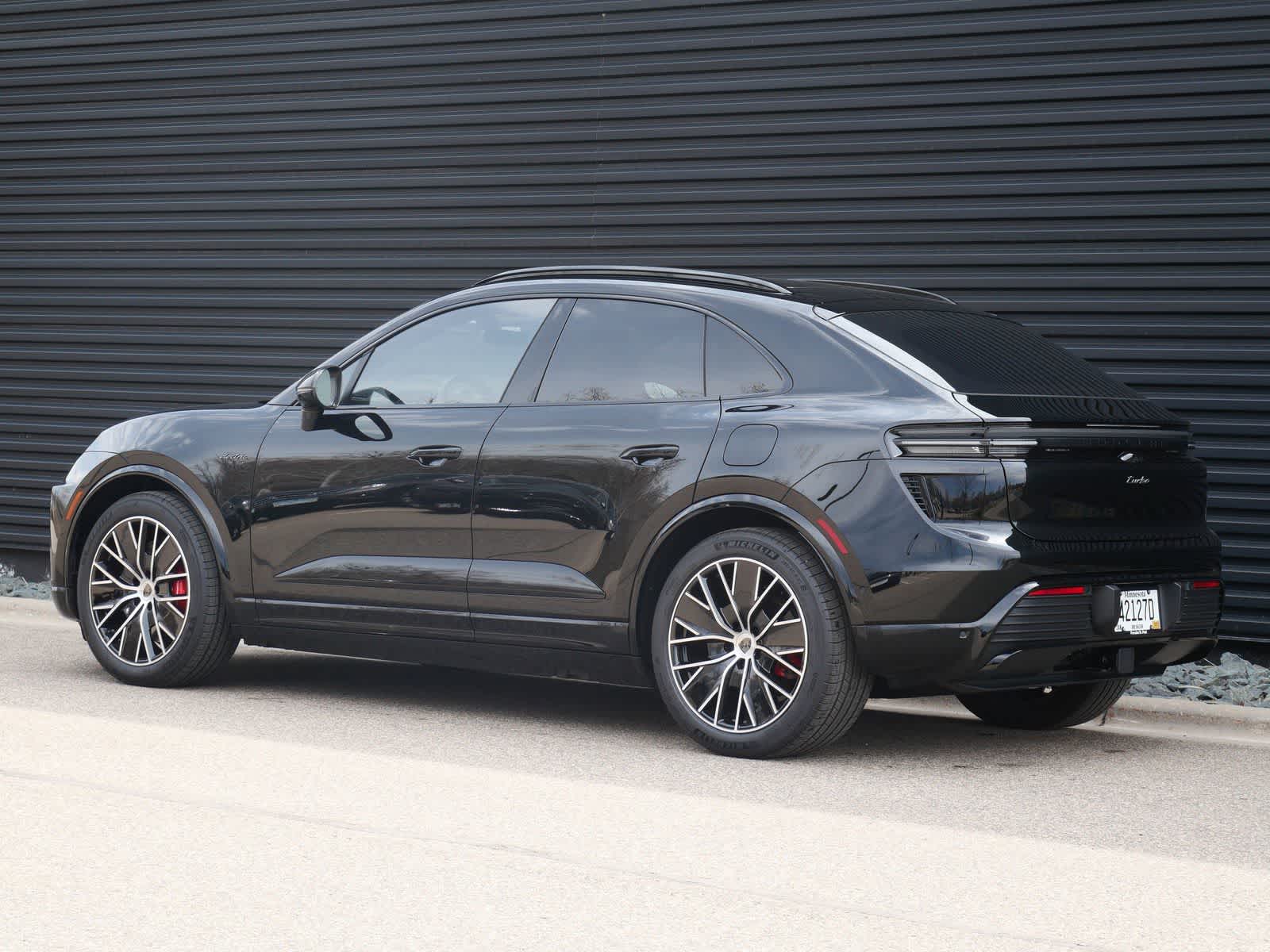 Thumbnail: 2025 Porsche Macan - 3
