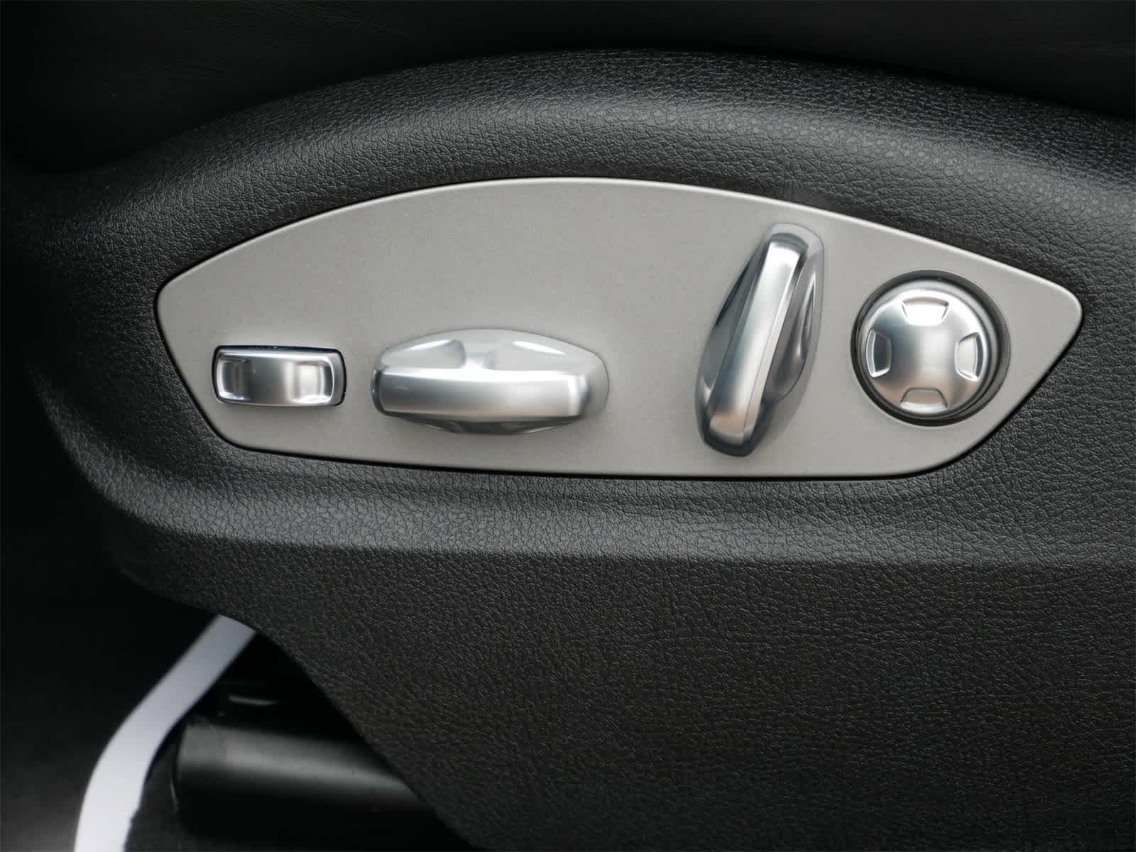 Thumbnail: 2025 Porsche Macan - 9