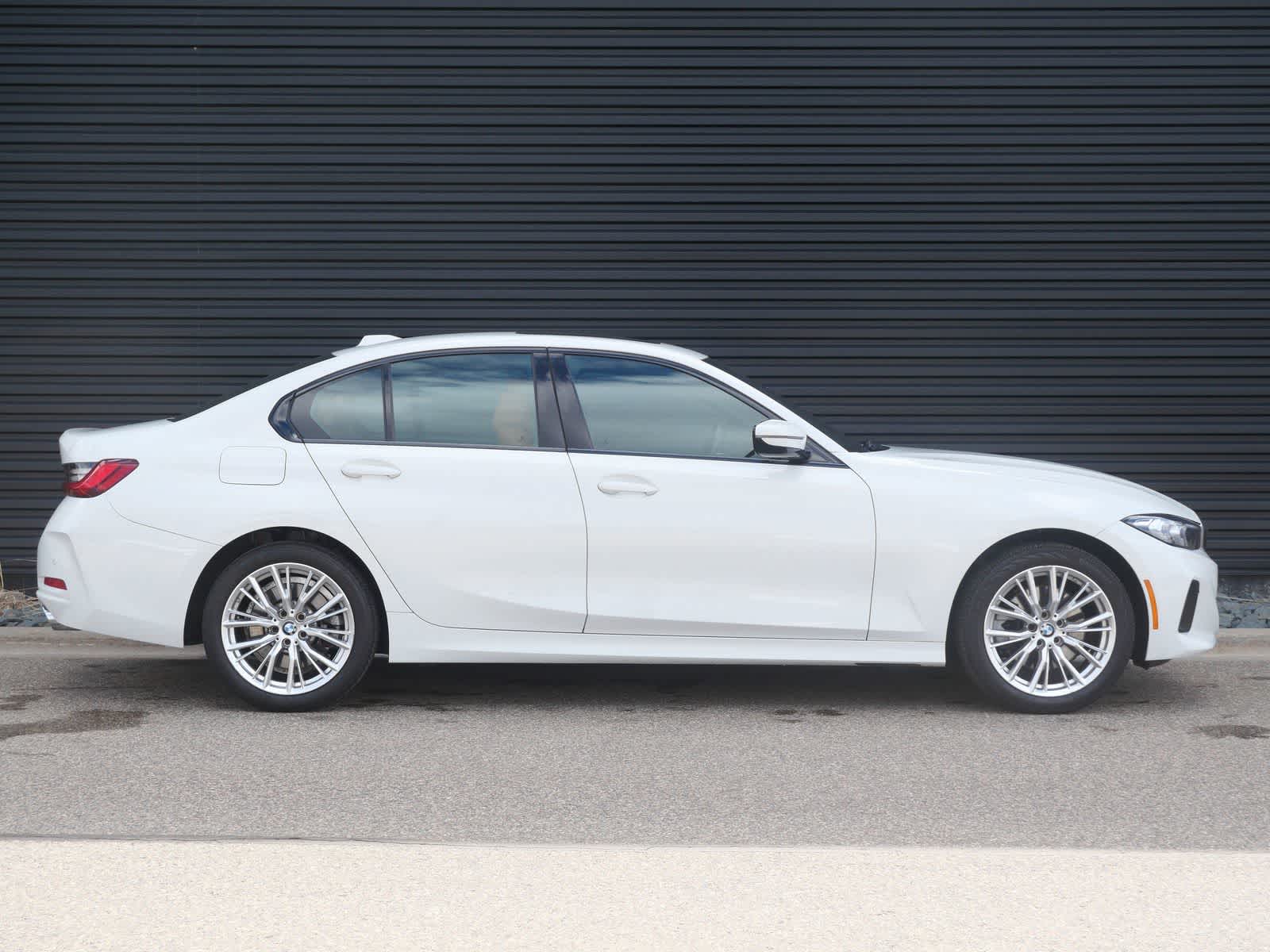 Thumbnail: 2023 BMW 3 Series - 26