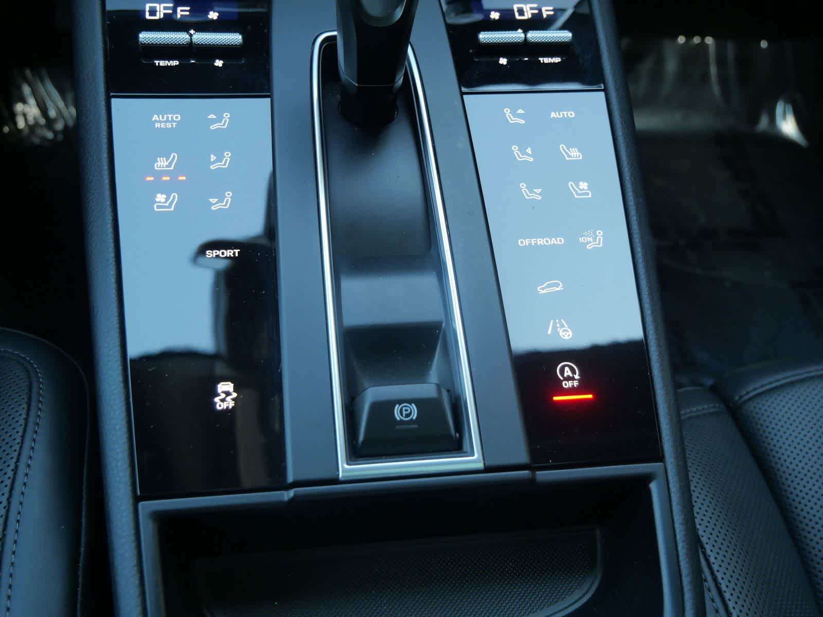 Thumbnail: 2023 Porsche Macan - 15