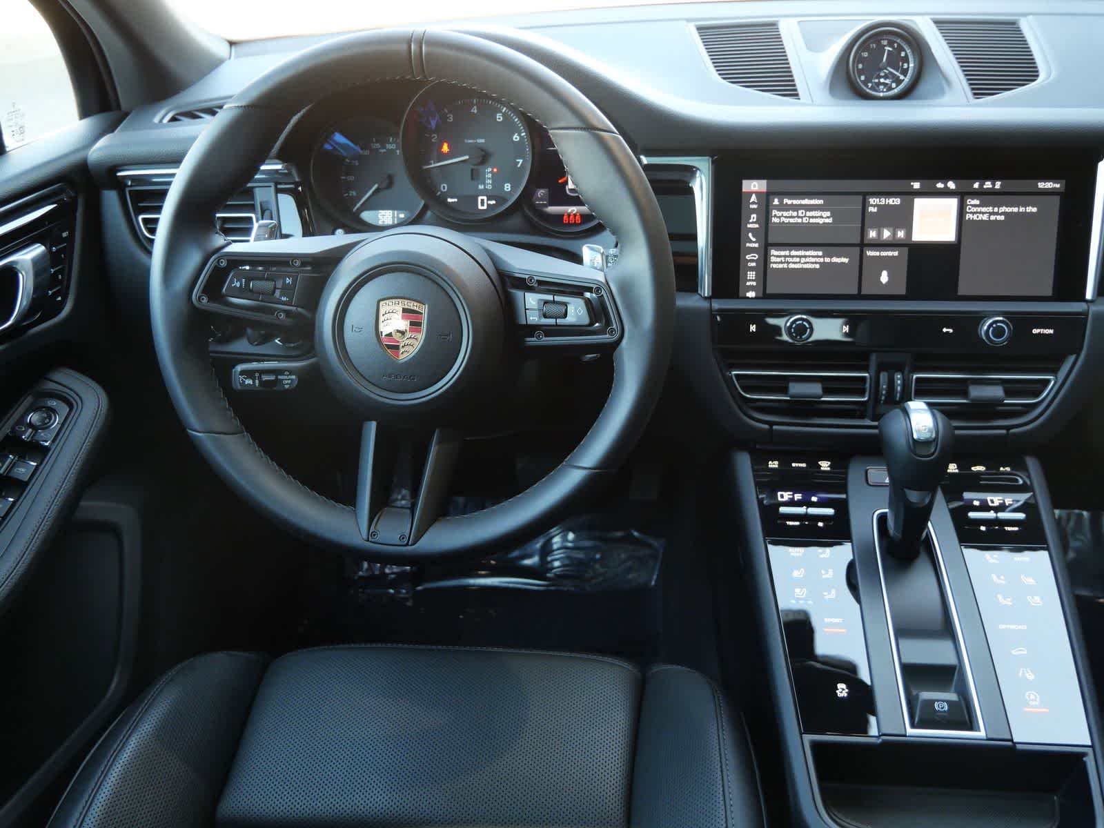 Thumbnail: 2026 Porsche Macan - 15