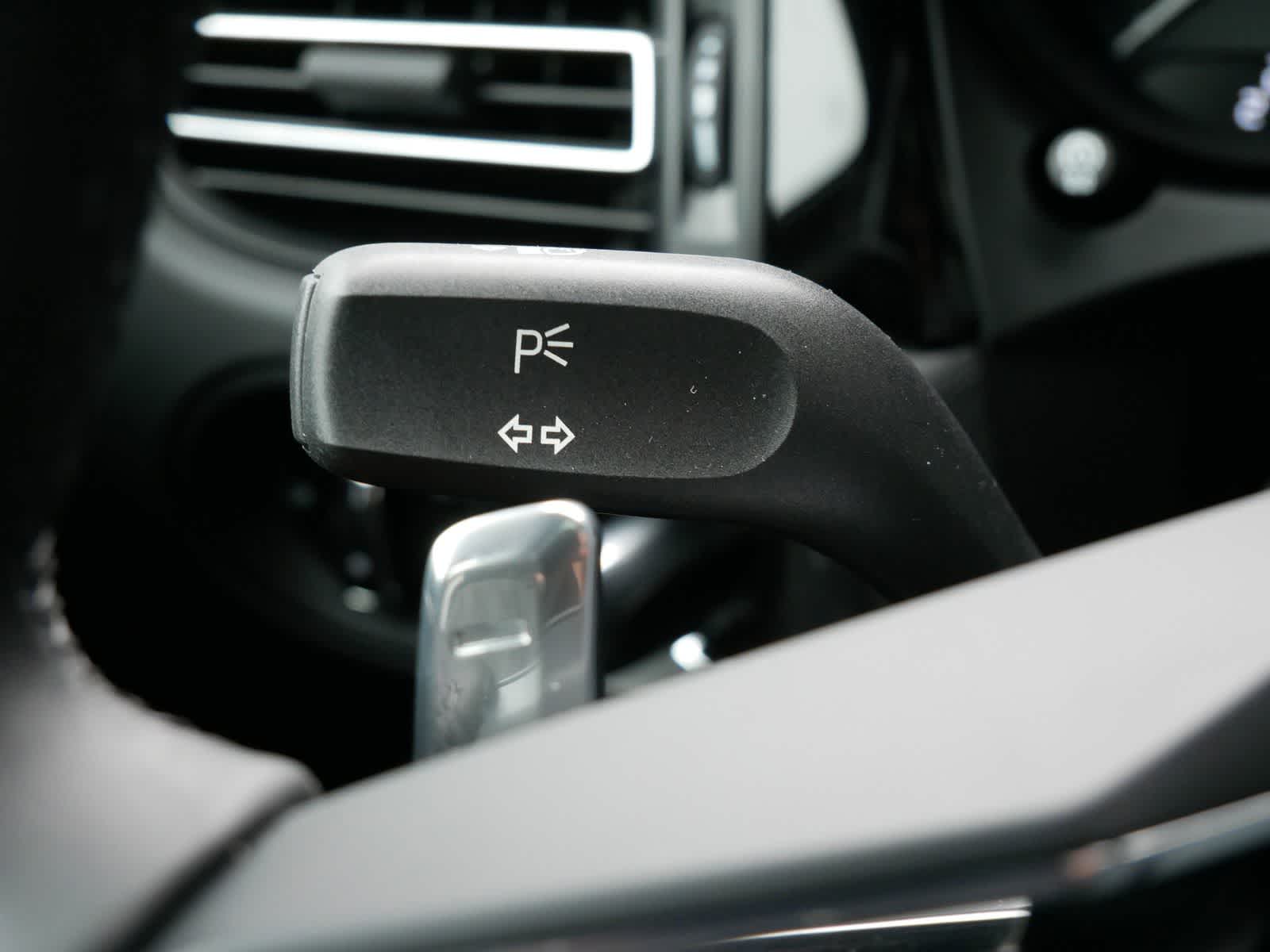 Thumbnail: 2025 Porsche Macan - 19