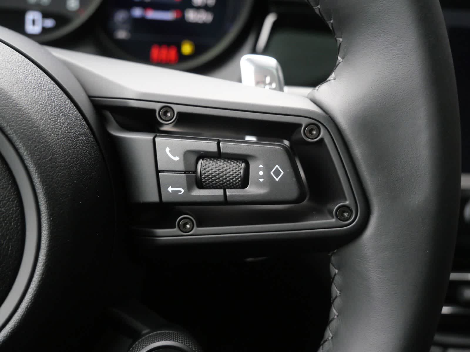 Thumbnail: 2026 Porsche Macan - 18