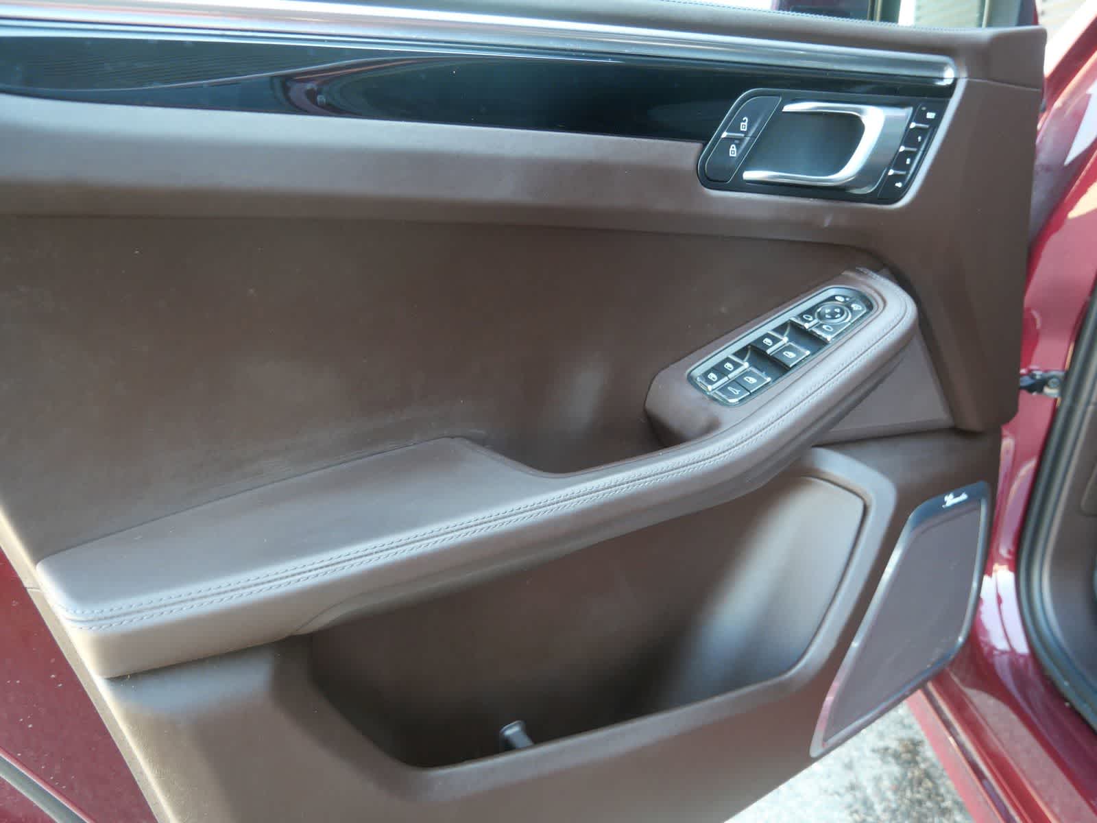 Thumbnail: 2021 Porsche Macan - 9