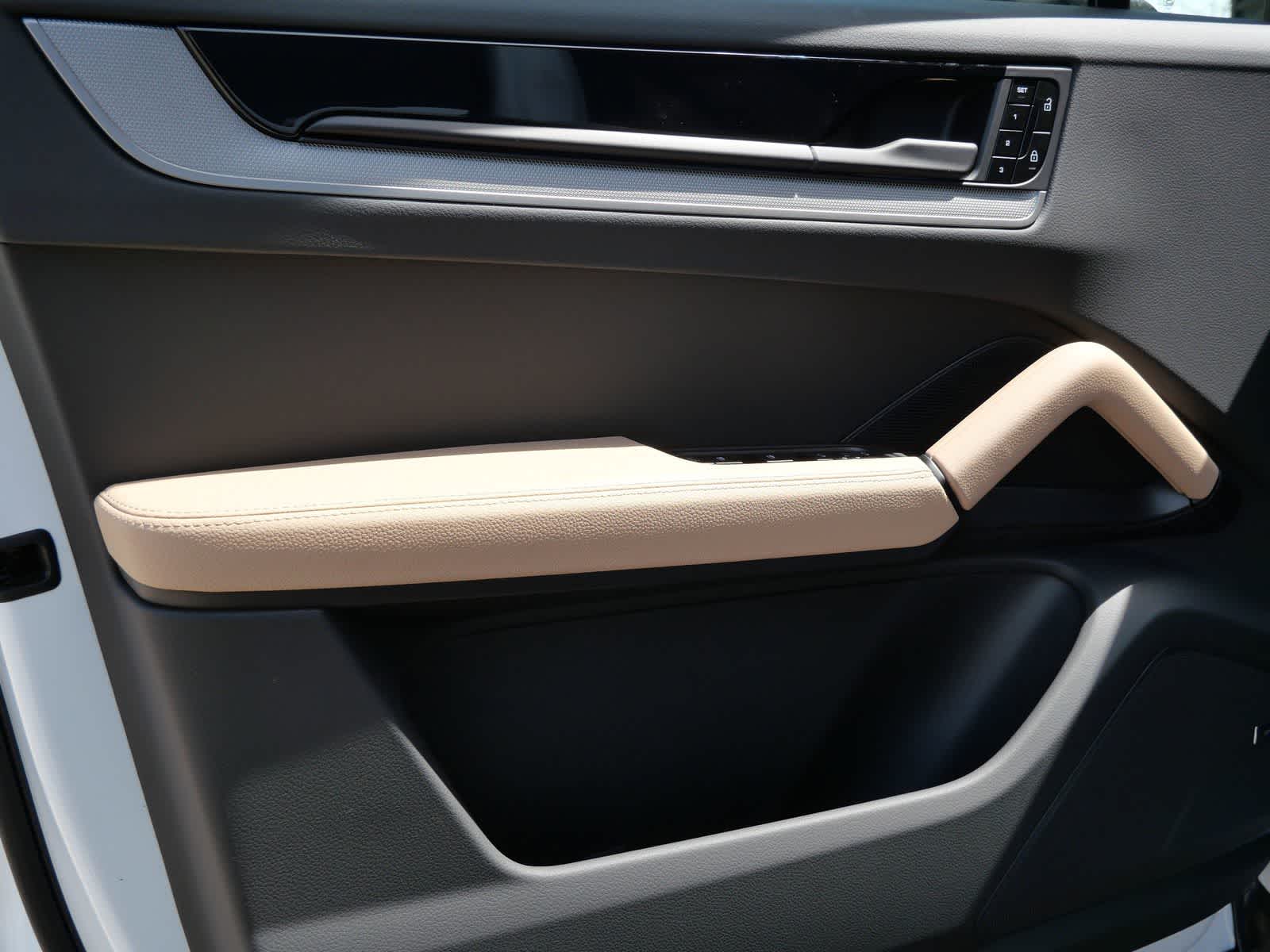 Thumbnail: 2026 Porsche Cayenne - 9