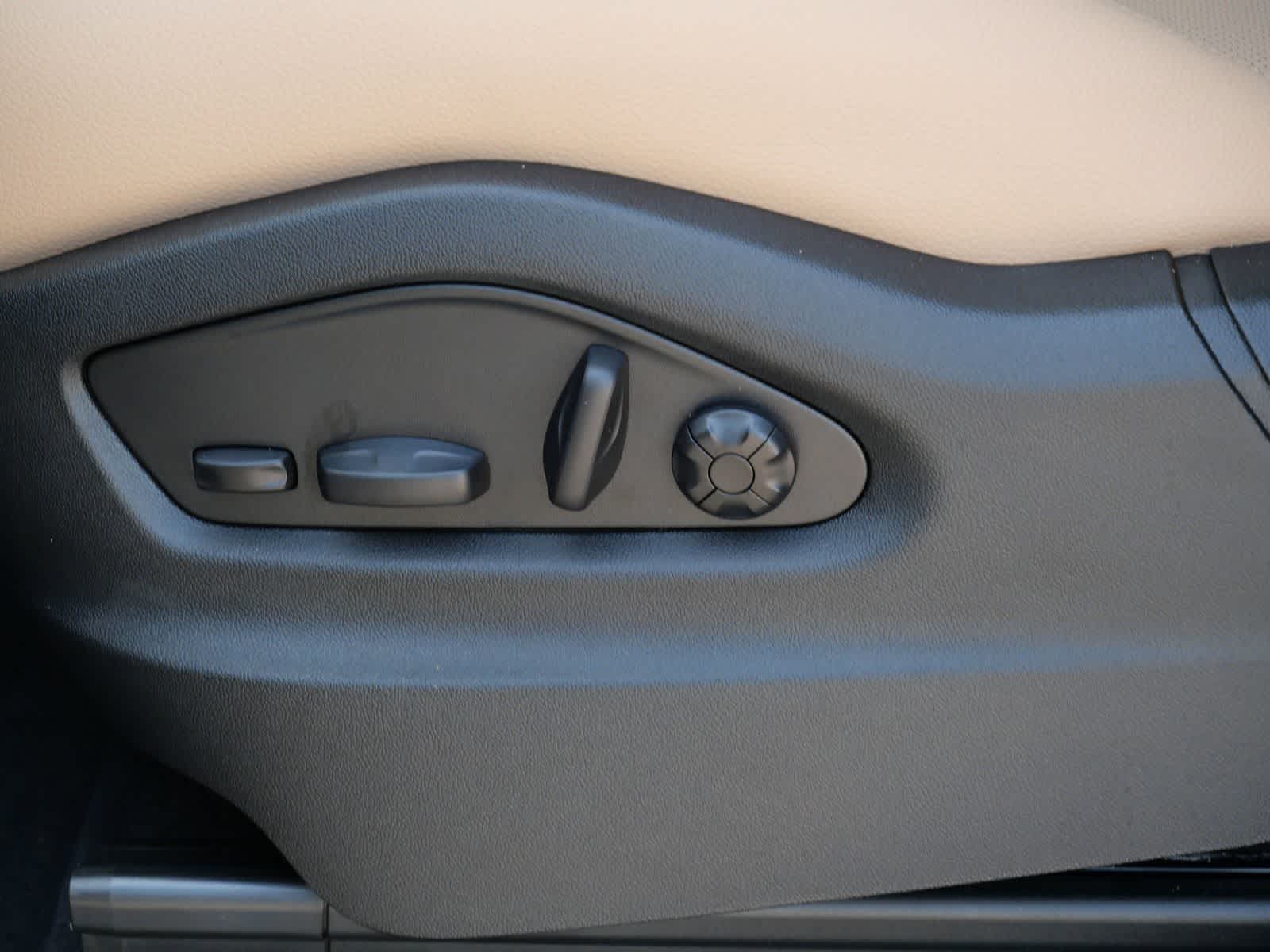 Thumbnail: 2026 Porsche Cayenne - 10