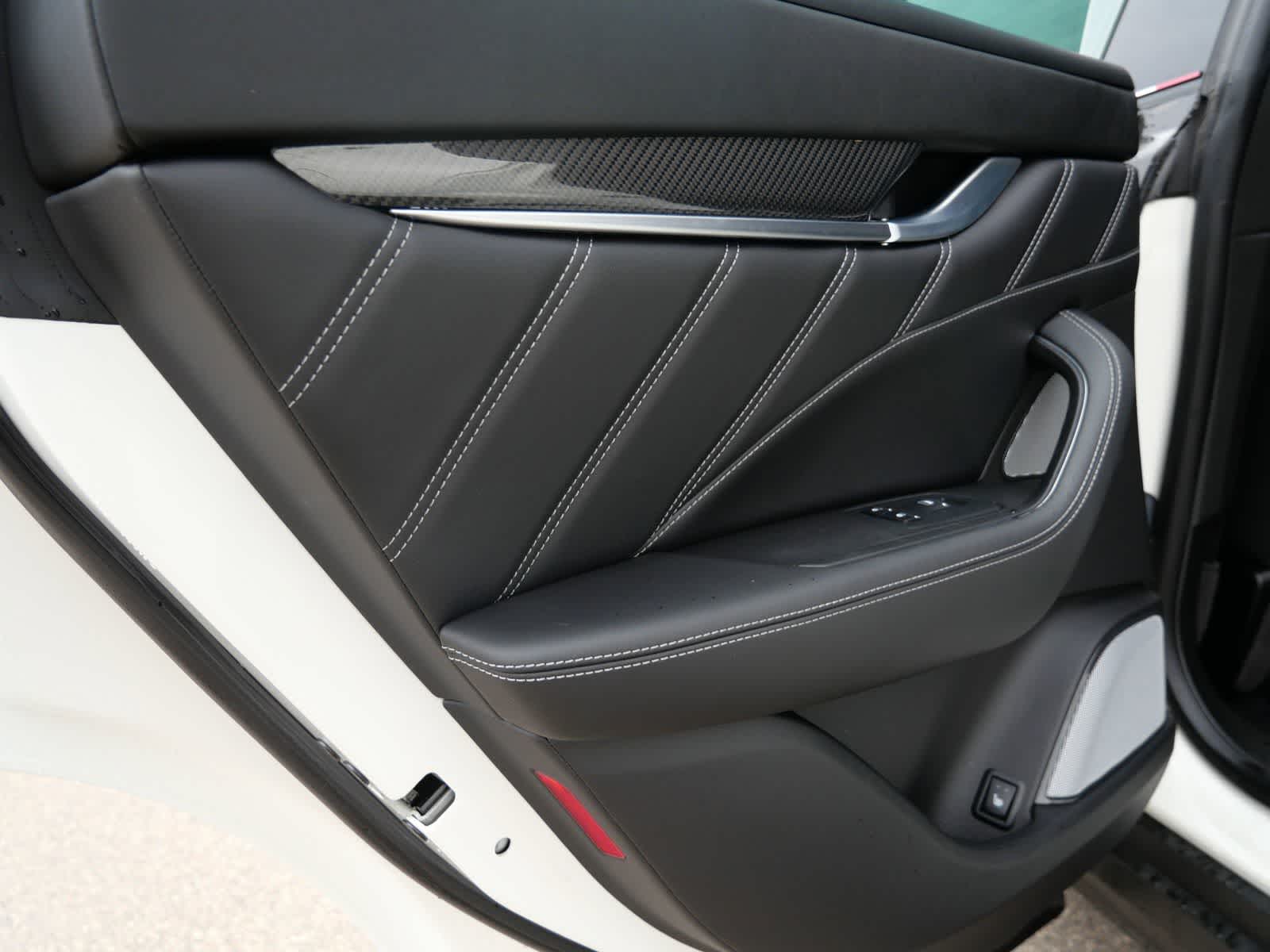 Thumbnail: 2022 Maserati Levante - 11