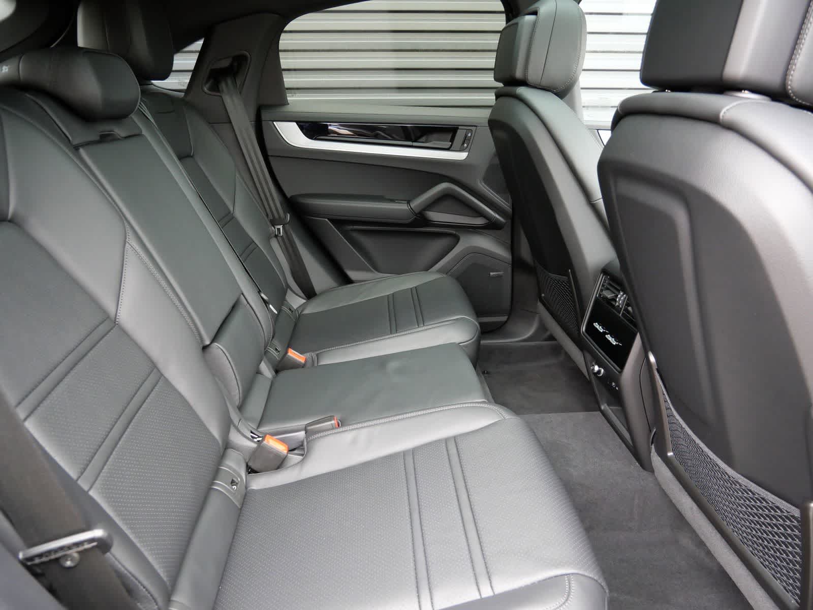 Thumbnail: 2026 Porsche Cayenne - 30