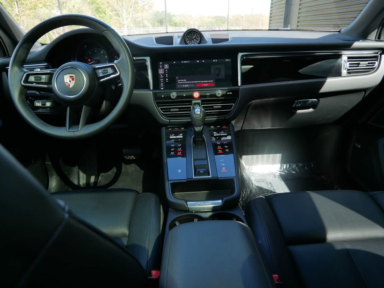 Thumbnail: 2025 Porsche Macan - 8