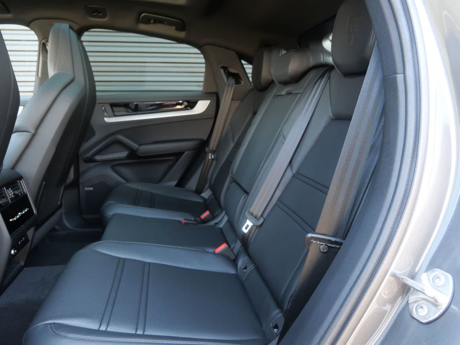 Thumbnail: 2026 Porsche Cayenne - 11