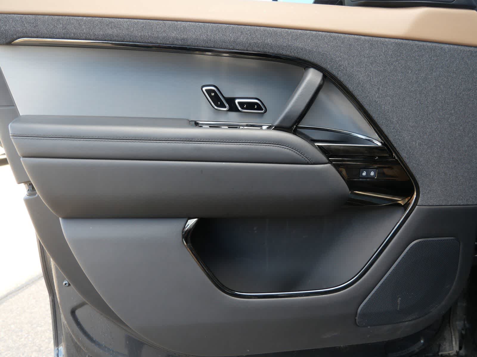 Thumbnail: 2025 Land Rover Range Rover Sport - 9