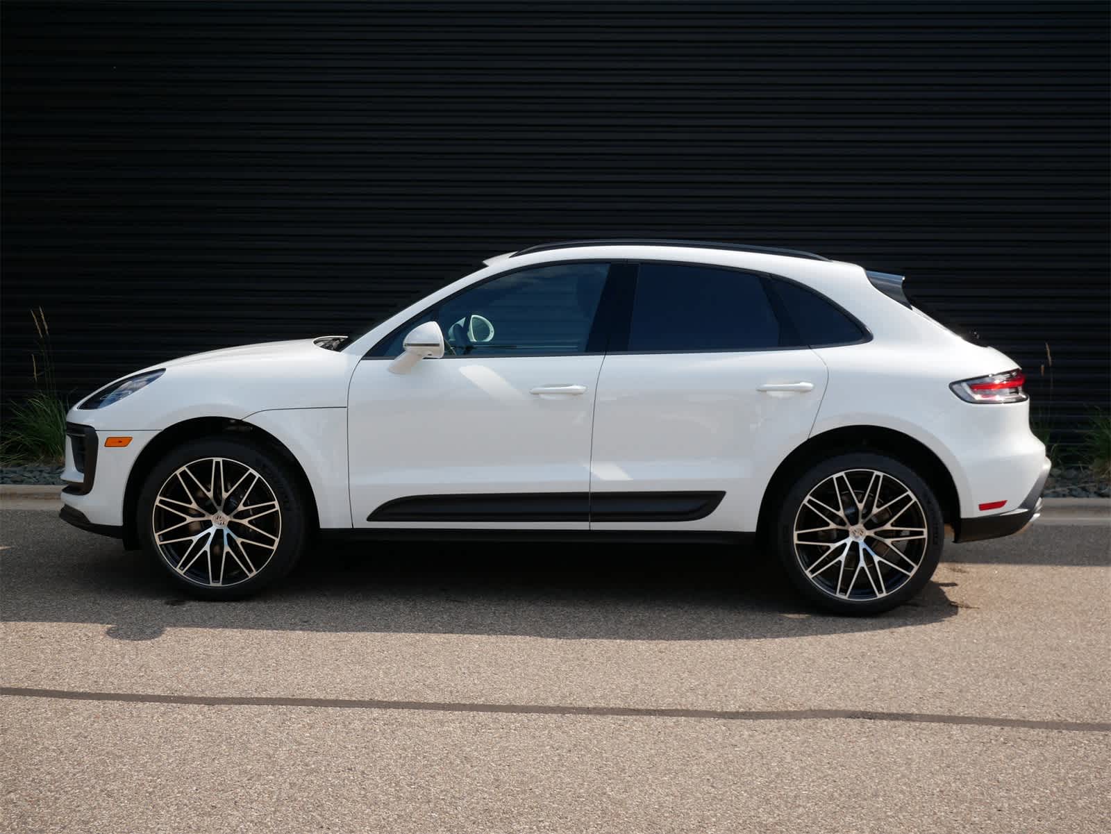 Thumbnail: 2026 Porsche Macan - 2