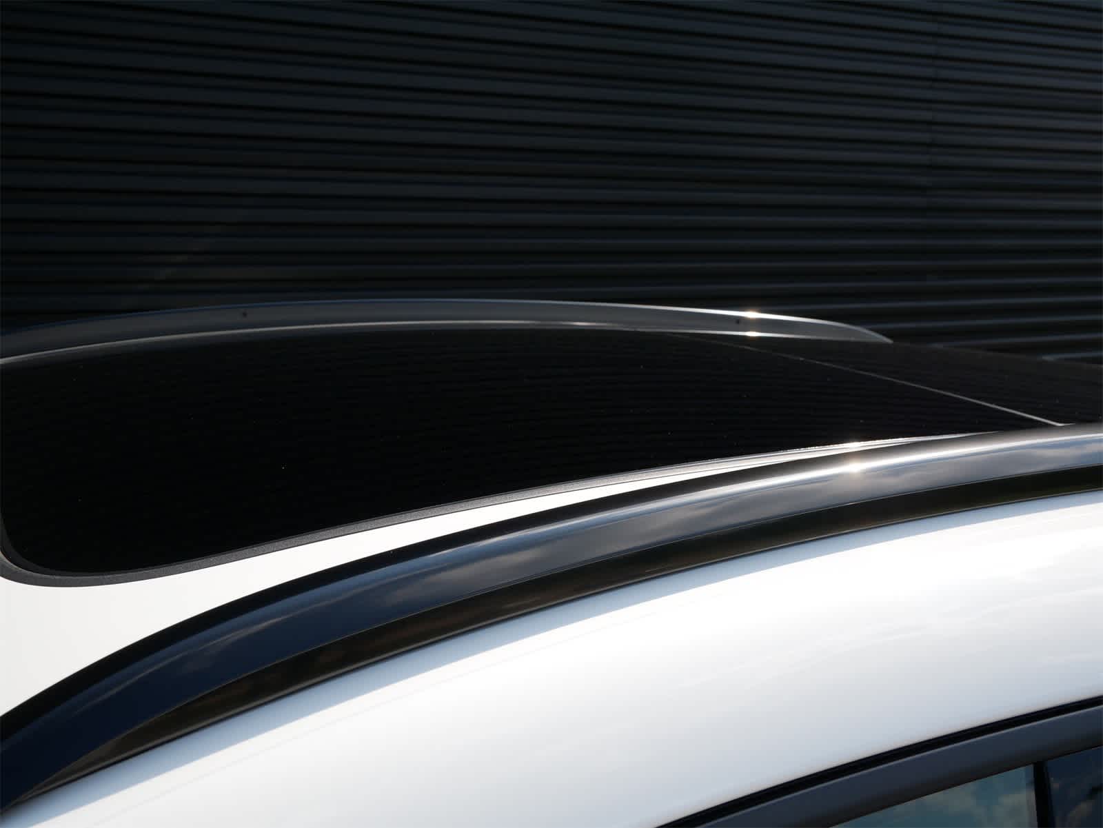 Thumbnail: 2026 Porsche Macan - 21