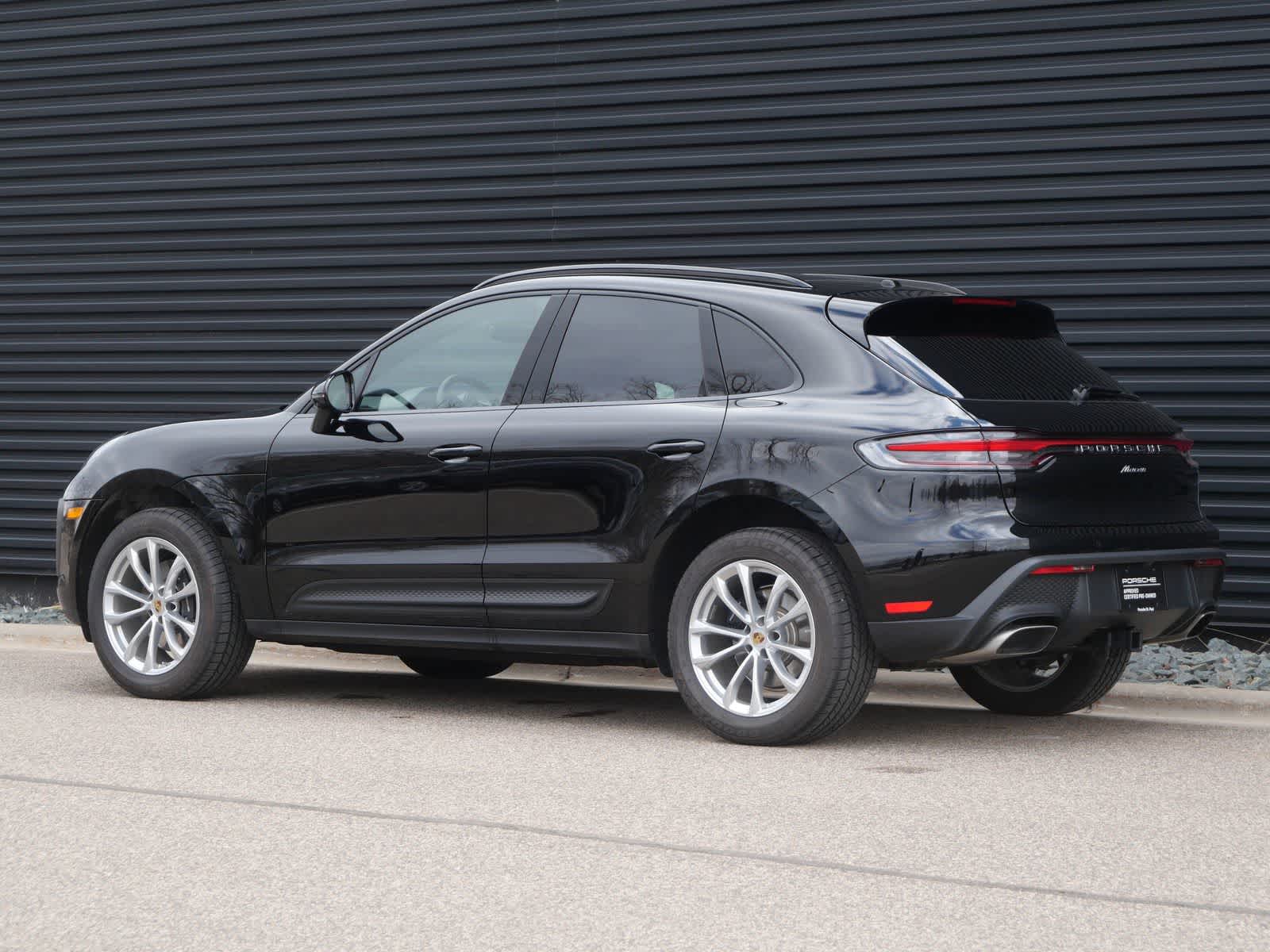 Thumbnail: 2026 Porsche Macan - 3