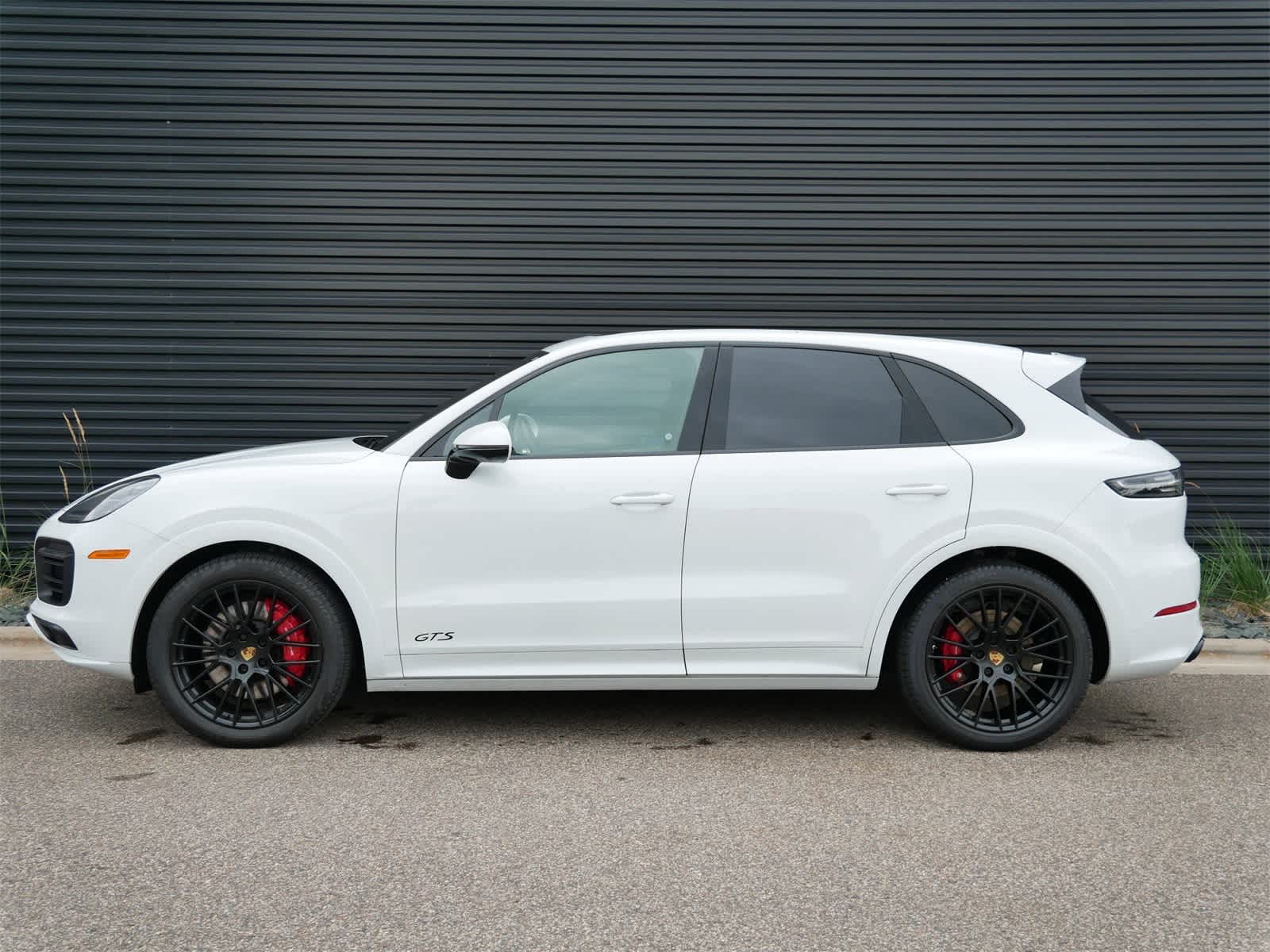 Thumbnail: 2022 Porsche Cayenne - 2