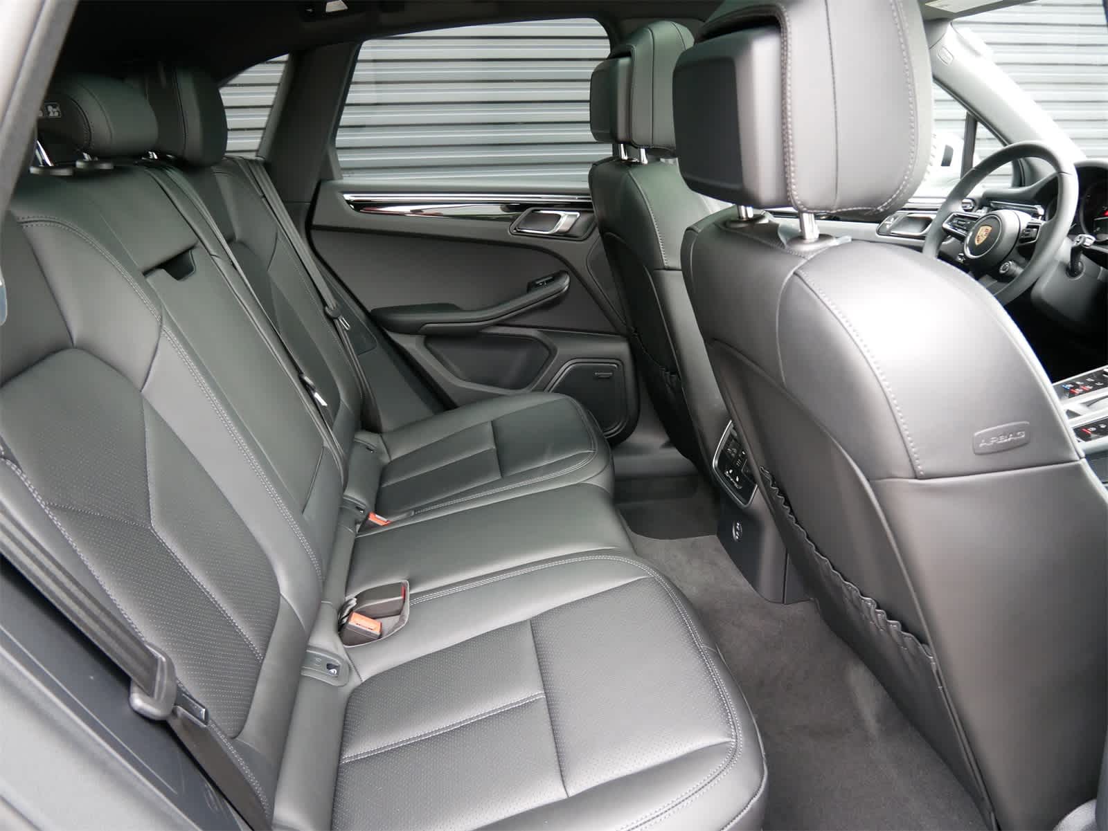 Thumbnail: 2025 Porsche Macan - 27