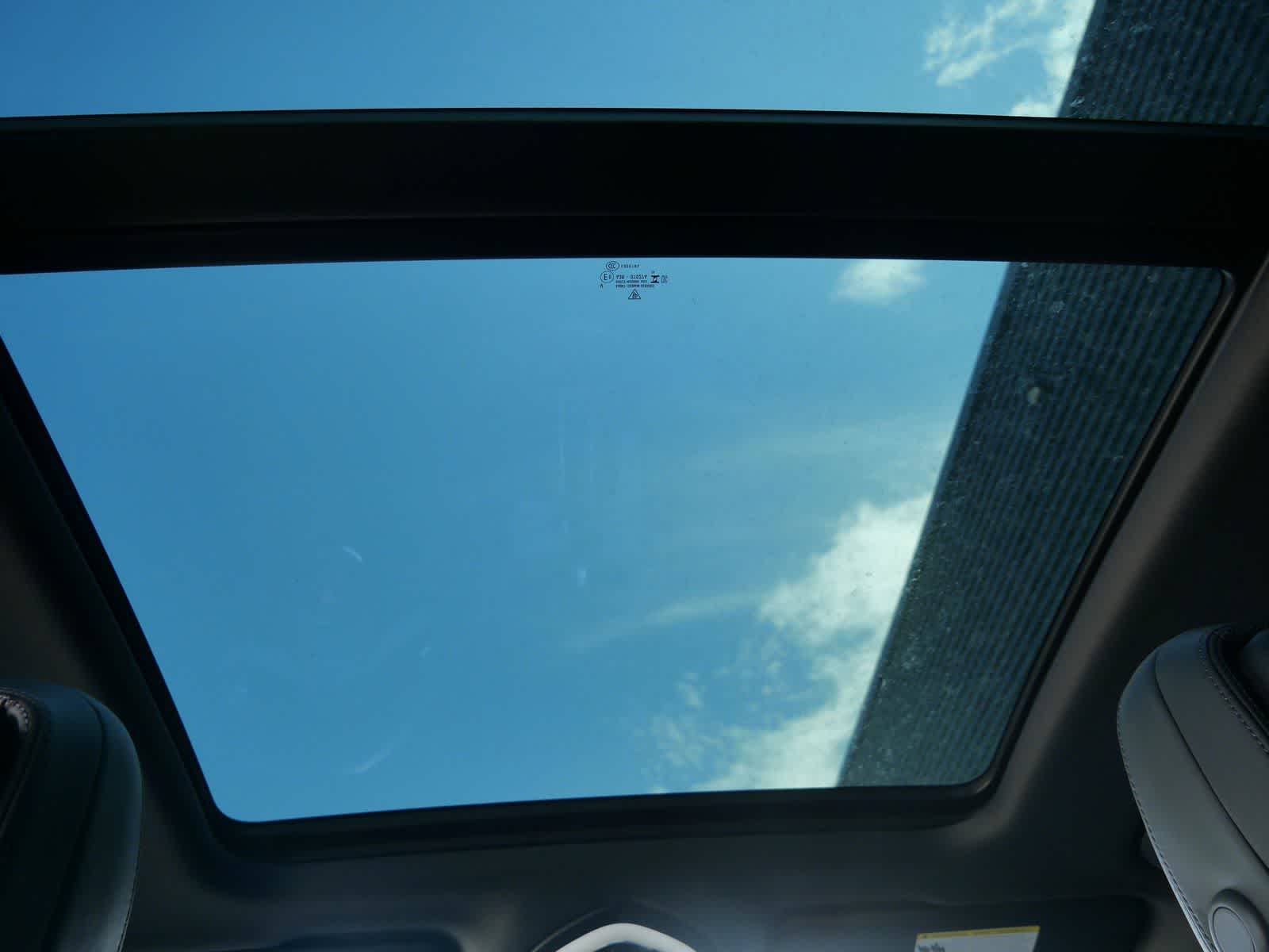 Thumbnail: 2025 Porsche Macan - 14