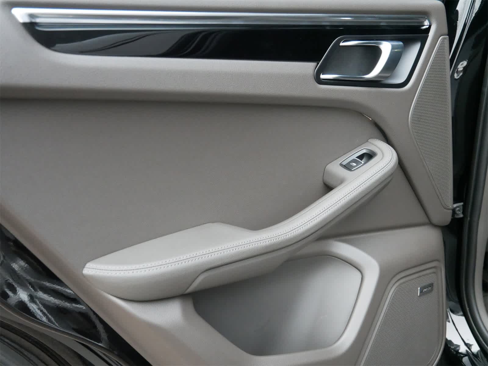 Thumbnail: 2025 Porsche Macan - 12