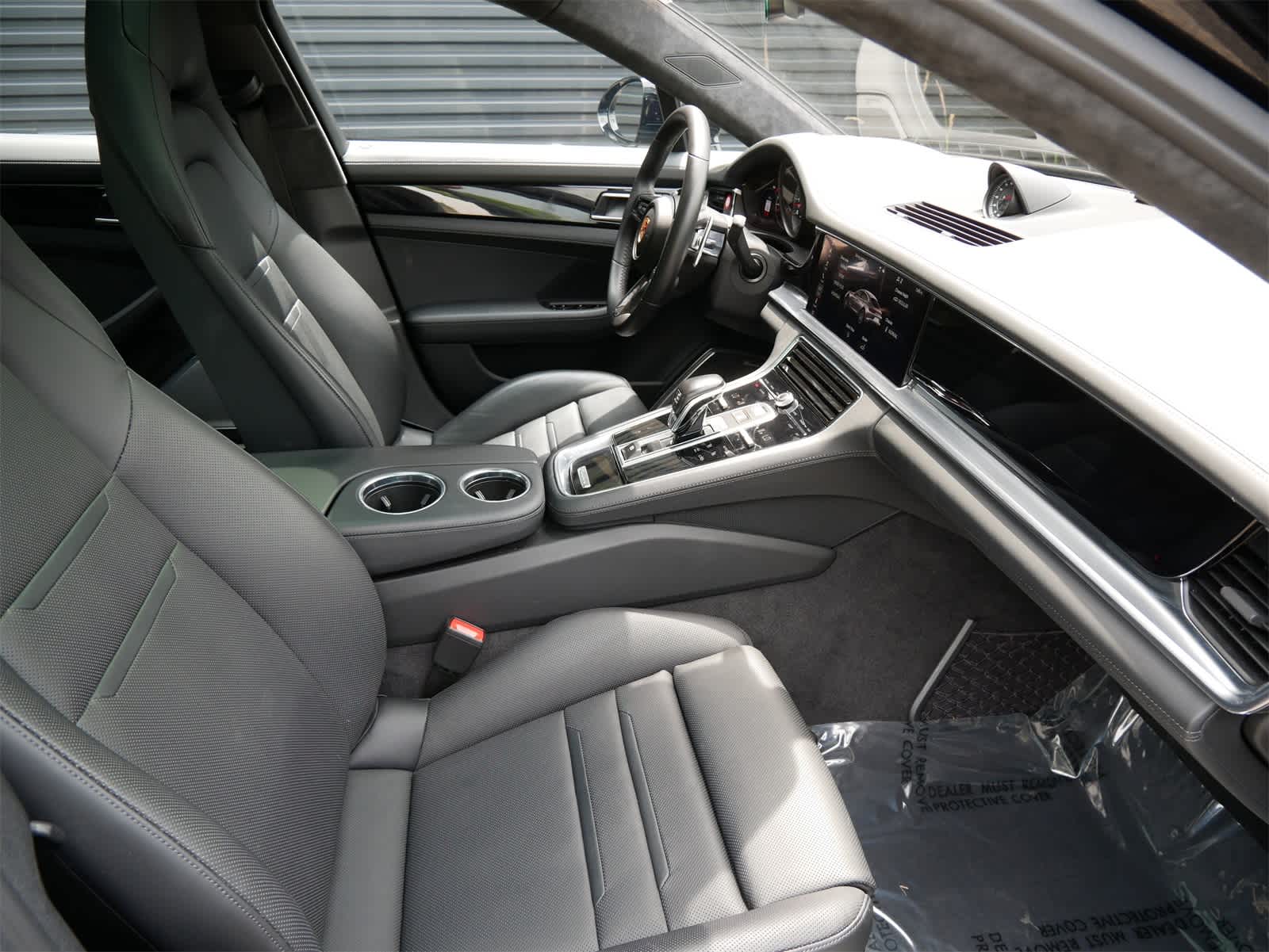 Thumbnail: 2021 Porsche Panamera - 28